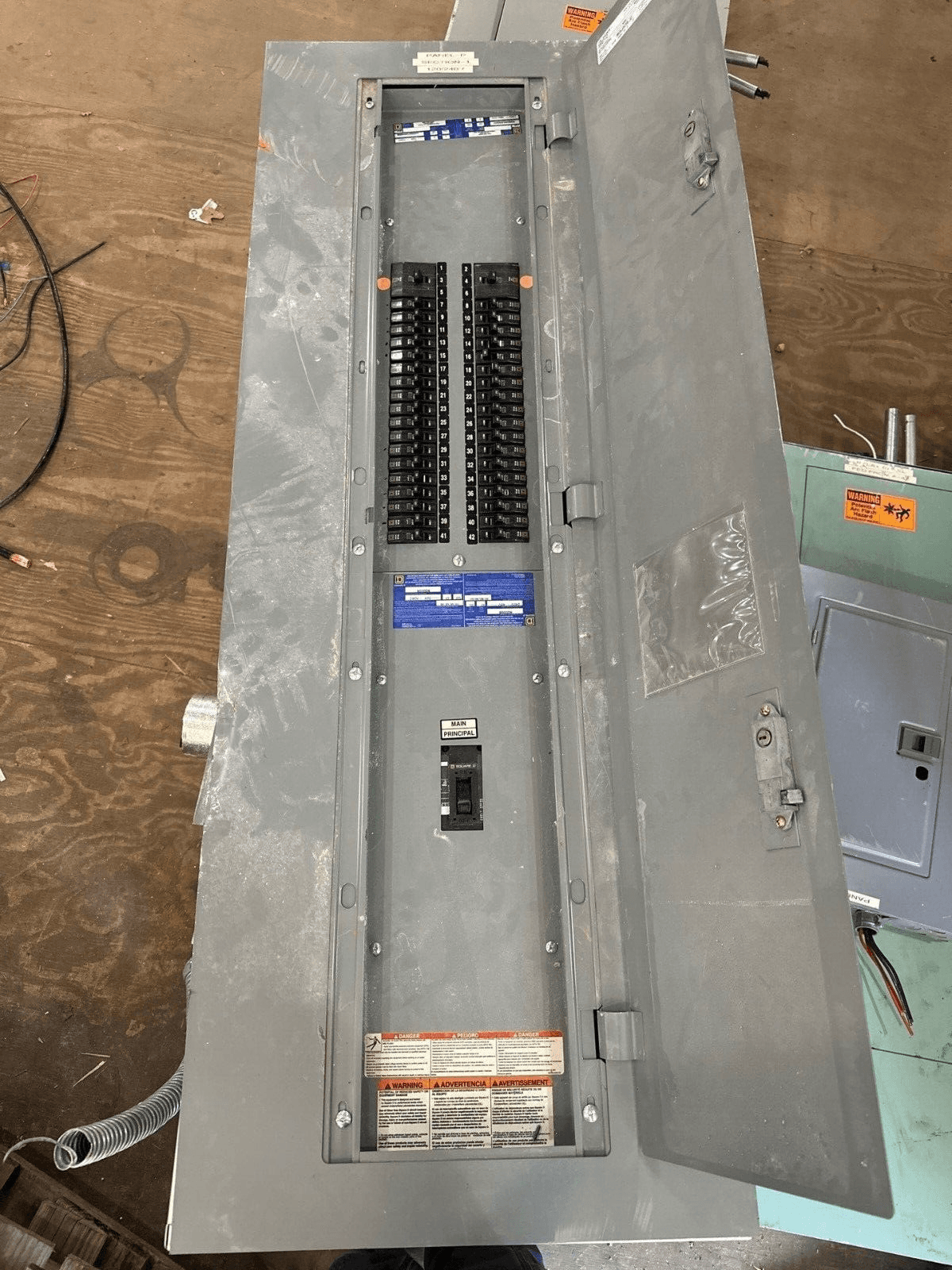 SQD NQOD442L225CU NQOD Panelboard 225A 240V 3PH 4W 42 CIR MCB P508 – image 1