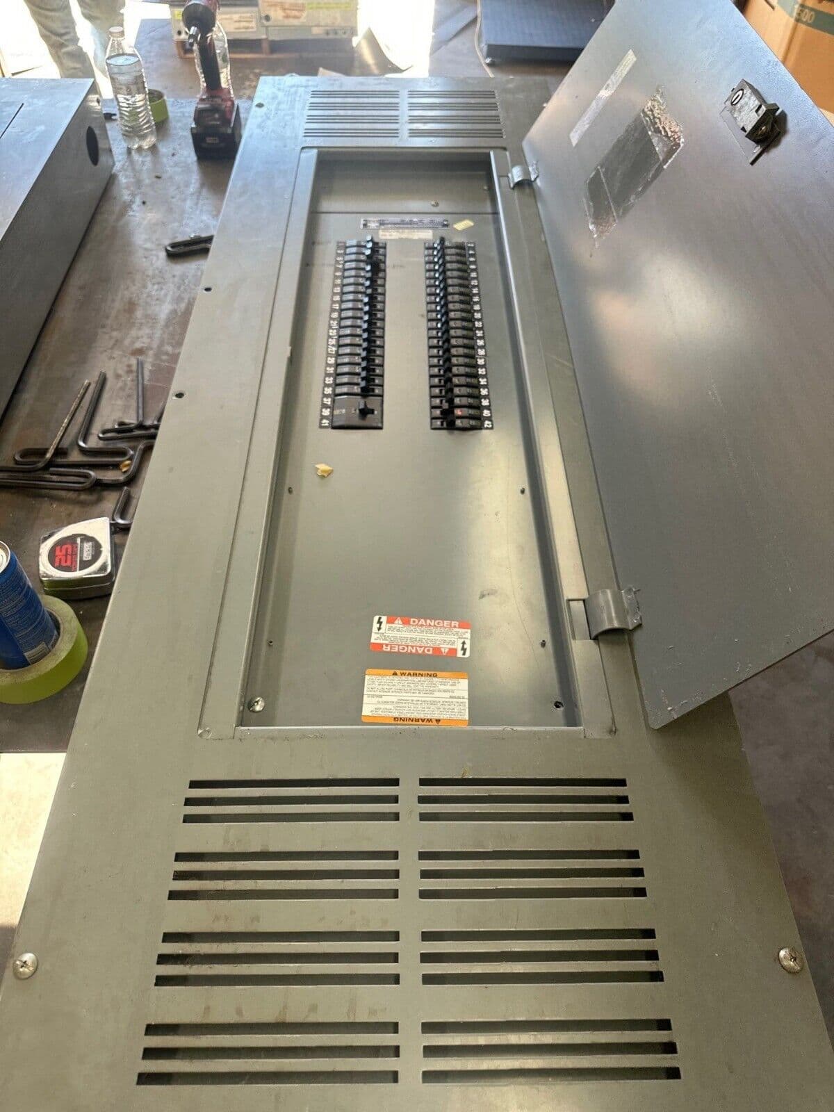 Square D NQOD442L400TFL Panelboard 400A 208Y/120V 3PH 4W 42 Cir P365 – image 1