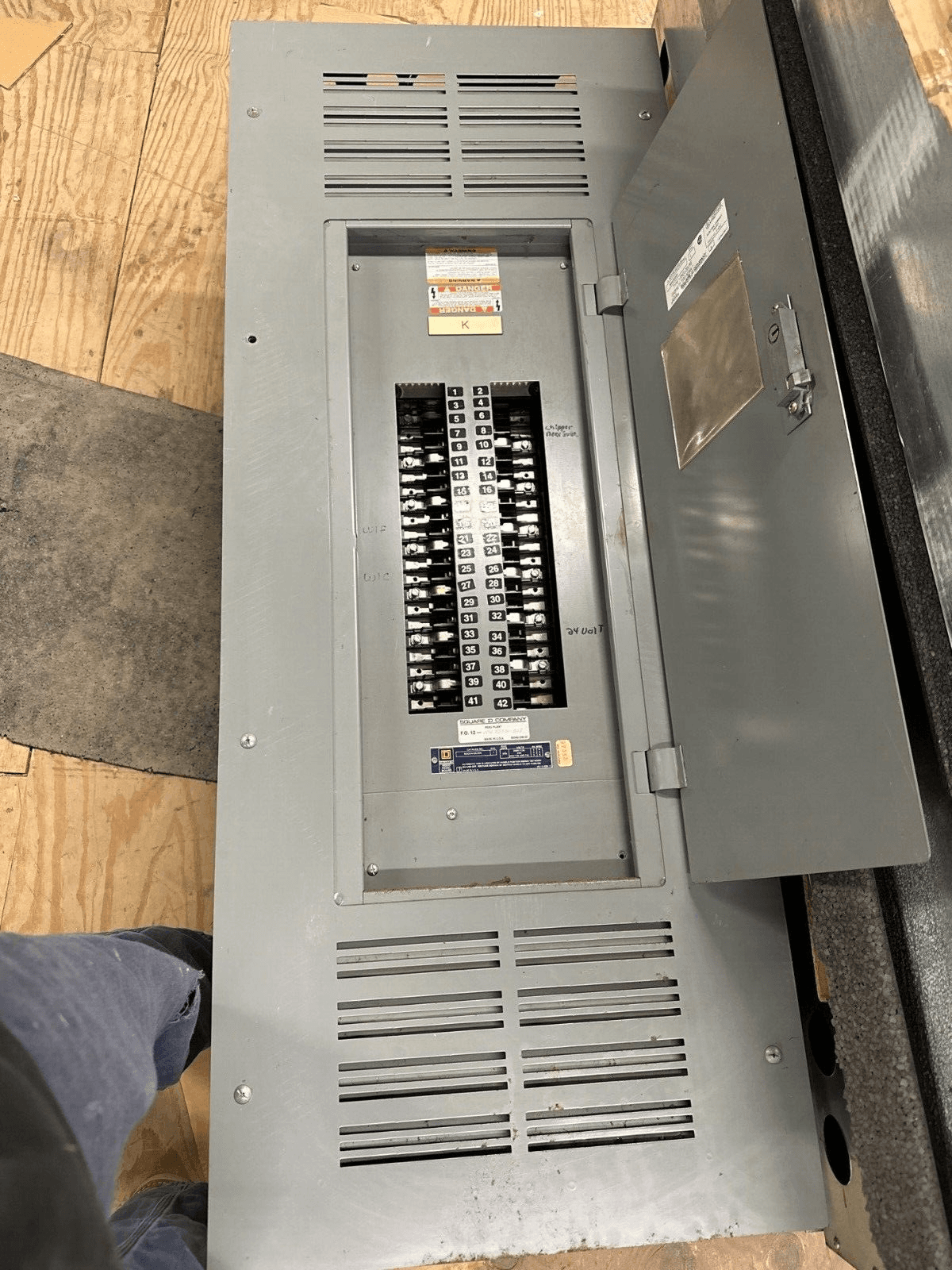 Square D NQOD442L400 Panelboard 400A 208Y/120V 3PH 4W Indoor Encl P469 – image 1