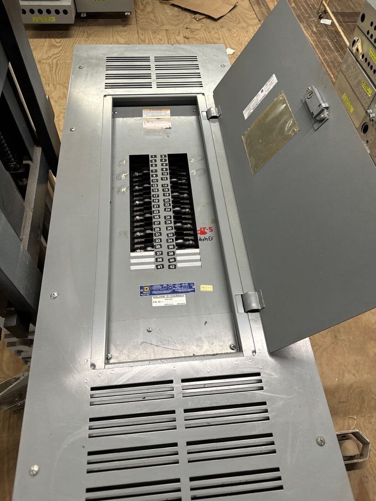 Square D NQOD442L600 NQOD Panelboard 600A 208Y/120V 3PH 4W 42 Circuit P283 – image 1