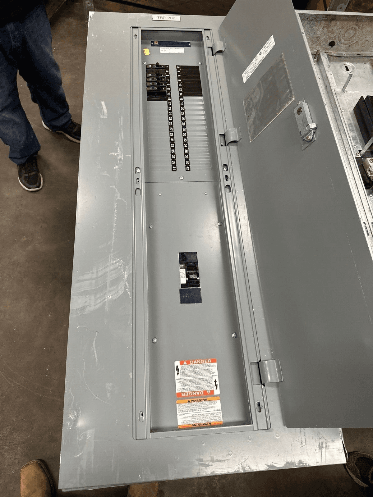 Square D NQOD Panelboard 225A 208/120V 3PH 4W MCB Q2L3200 42 Circuit P345 – image 1