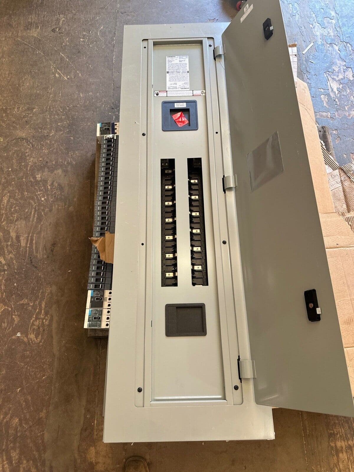 Siemens P1E42ML400ATST P1 Panelboard 400A 480/277V 3PH 4W 42 Cir P518 – image 1
