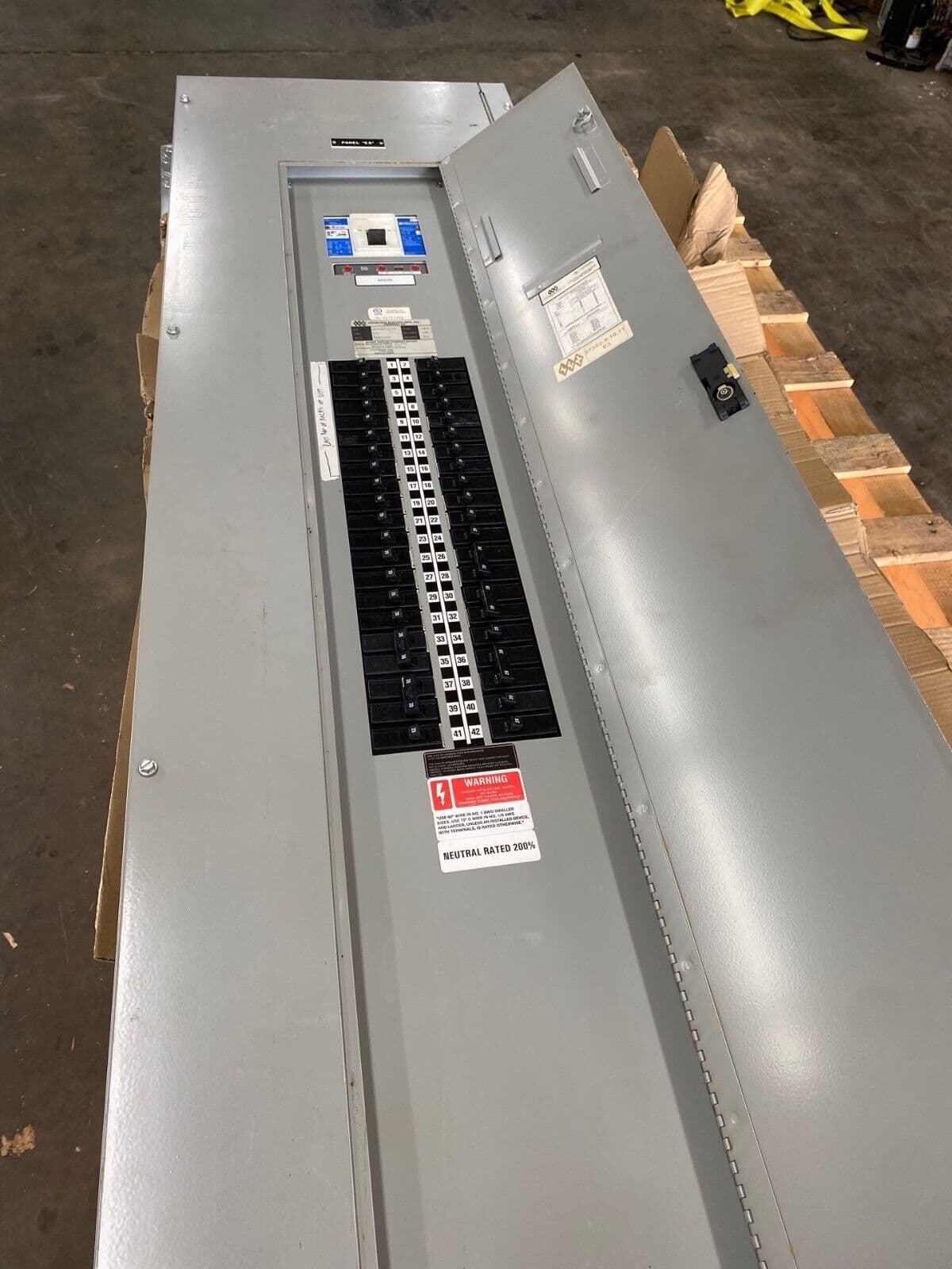 CH PIU75 Panelboard 400A 208/120V 3PH 4W 42 Circuit Indoor Encl P461 – image 1