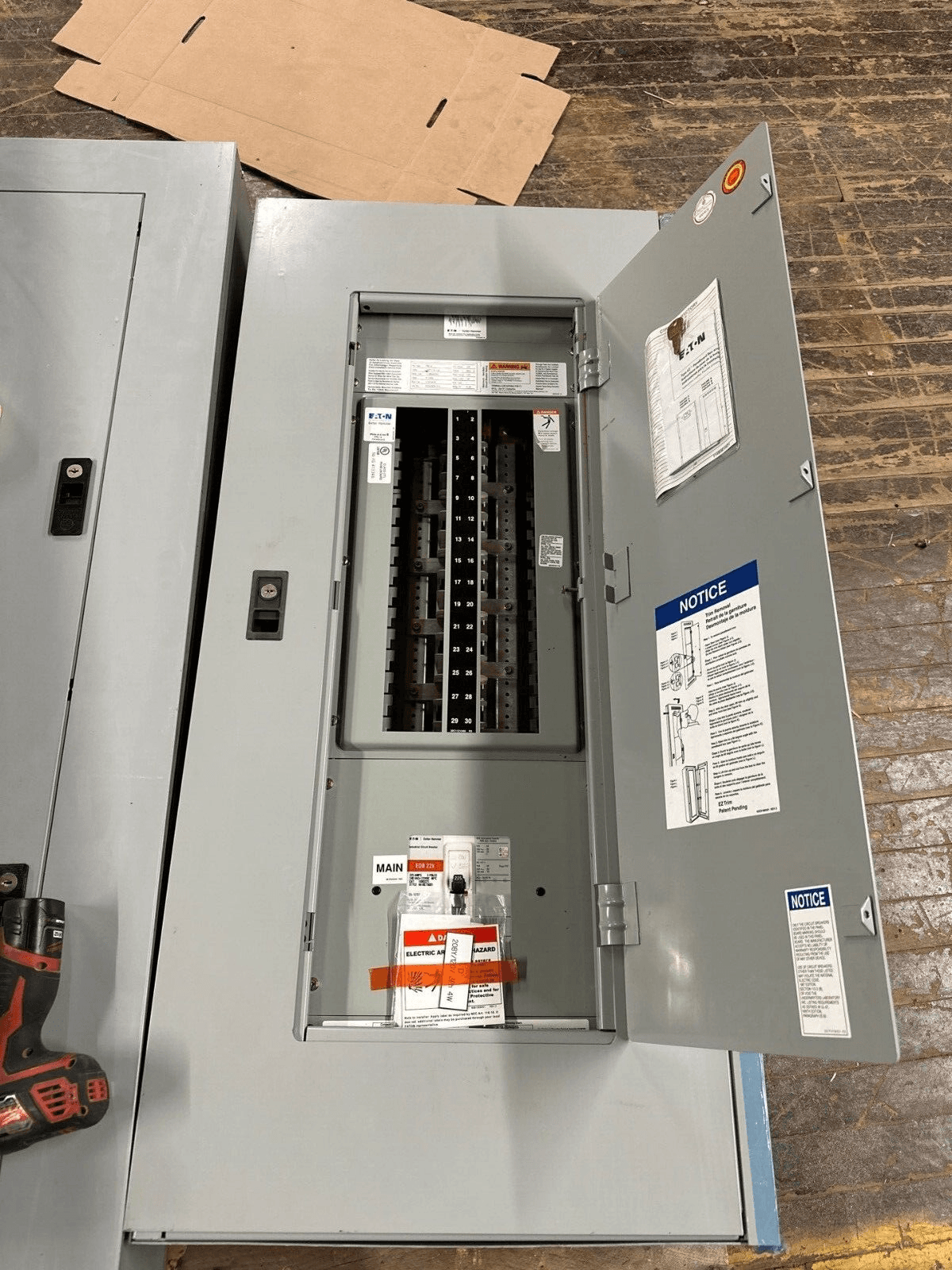 Eaton PRL1A Panelboard 225A 208Y/120V 3PH 4W MCB 30 Circuit P093 – image 1