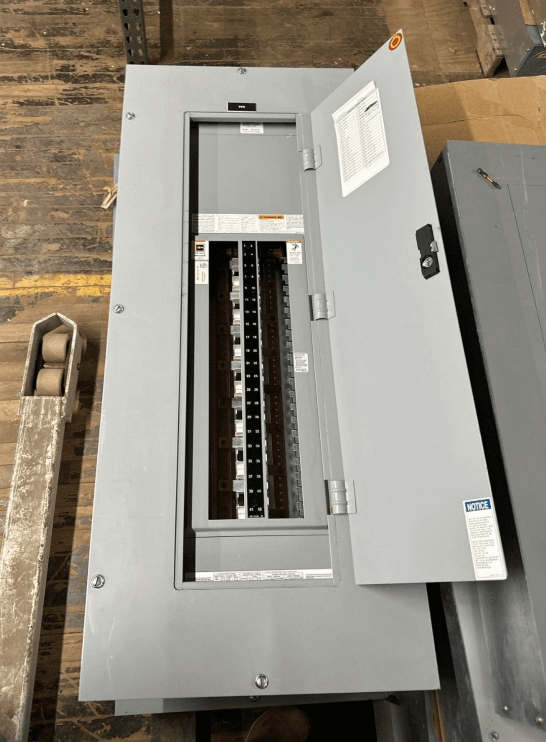 Cutler Hammer PRL1A Panelboard 100A 120/208V 3PH 4W Main Lug MLO 42 Cir P116 – image 1