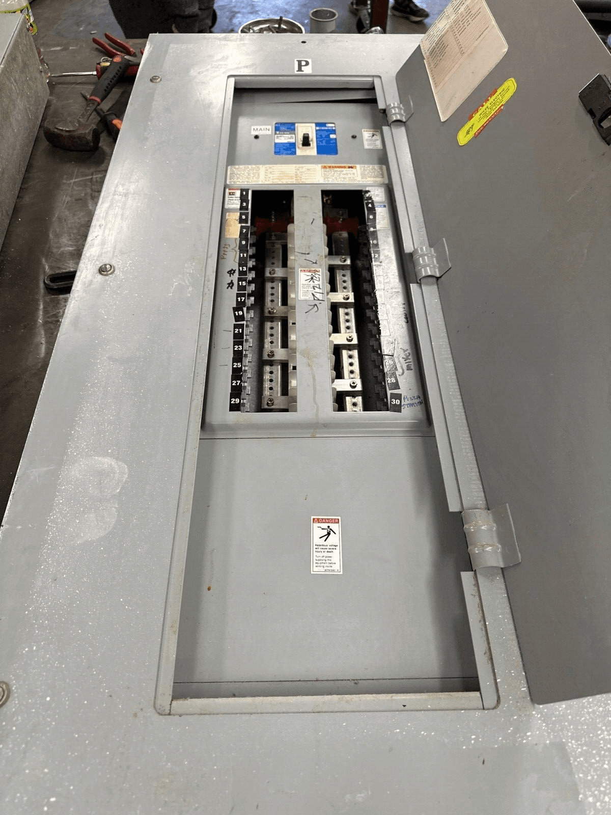 CH PRL1A Panelboard 225A 208Y/120V 3PH 4W Indoor Encl 30 Circuit MCB P390 – image 1