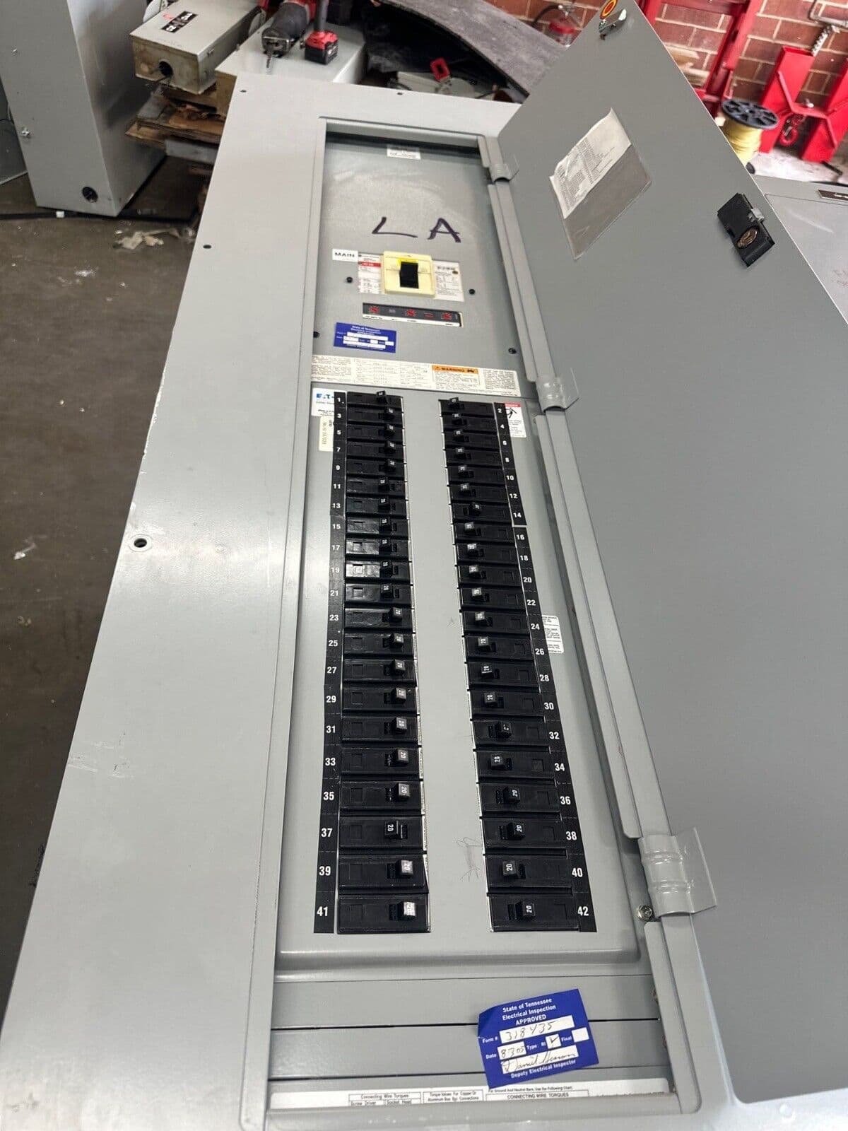 Cutler Hammer PRL1A Panelboard 400A 208Y/120V 3PH 4W 42 Cir Indoor Encl P415 – image 1