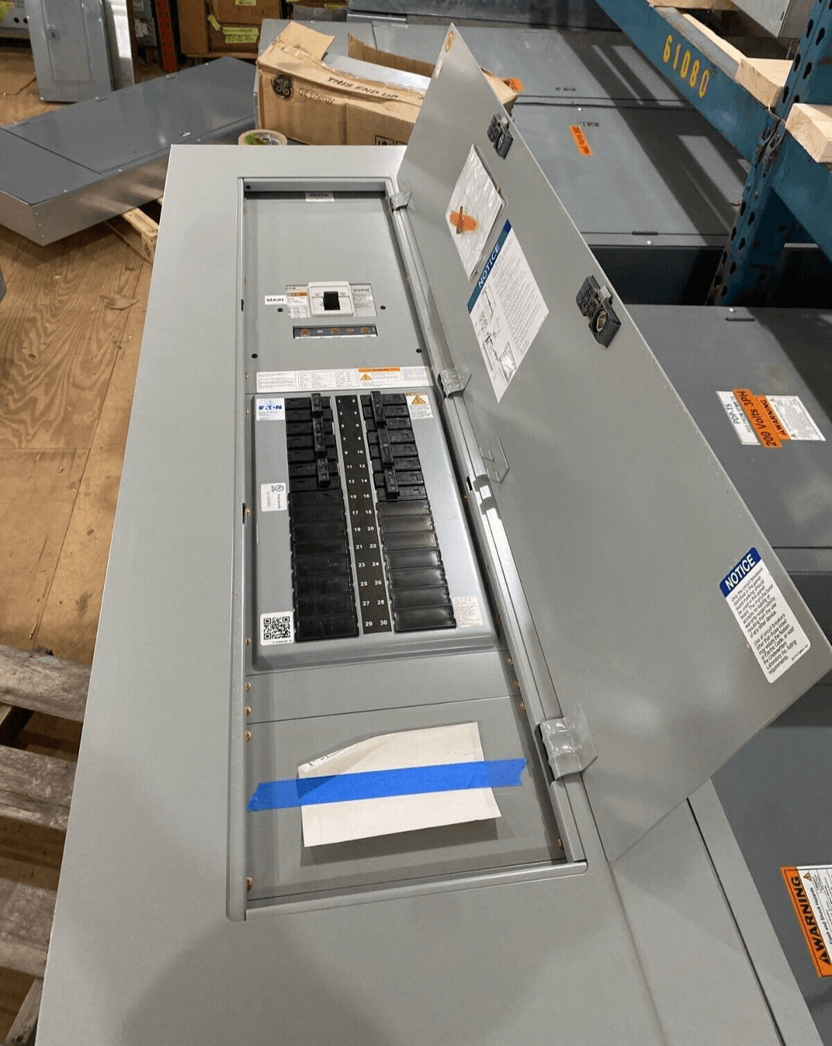 Eaton PRL1A Pow-R-Line Panelboard 400A 208Y/120V 3PH 4W Indoor Encl P496 – image 1