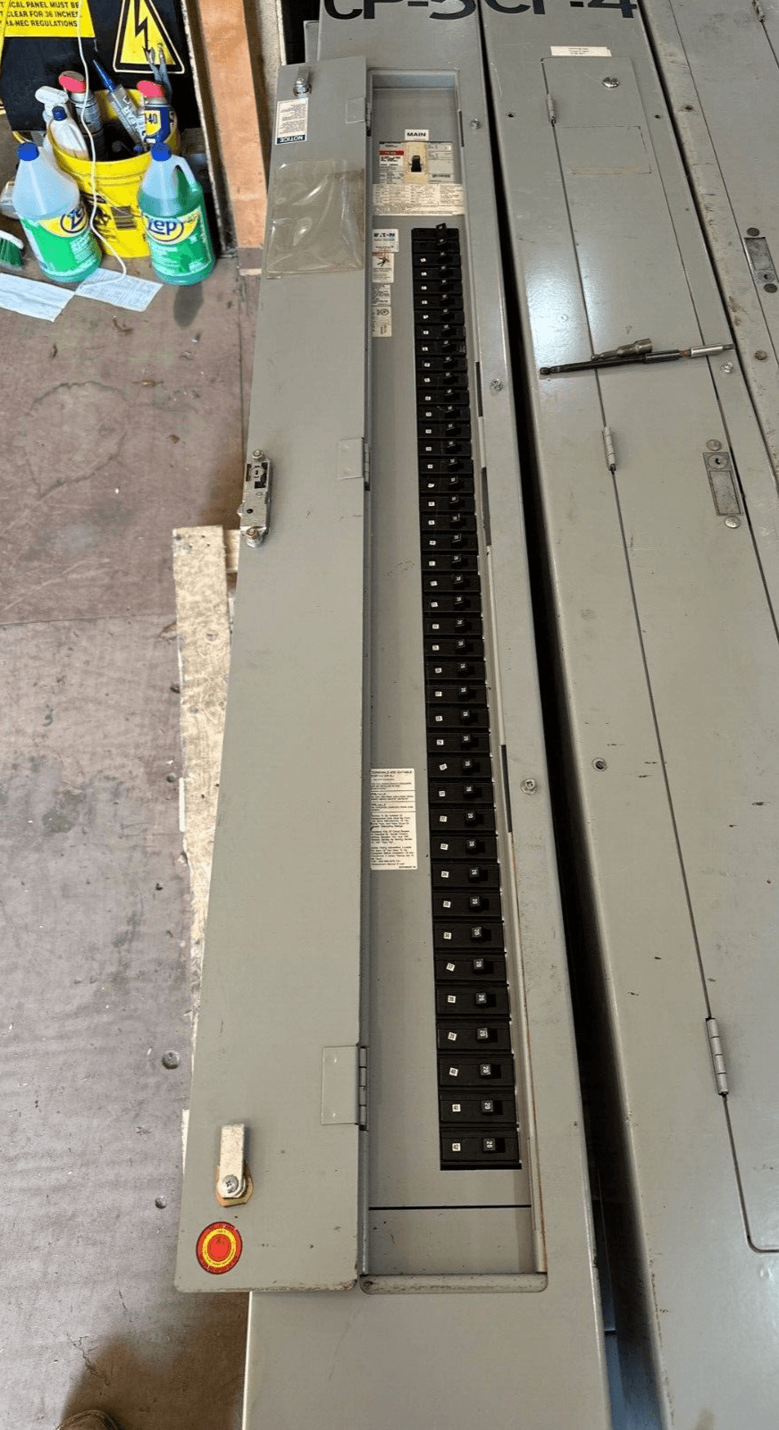 Eaton PRL1a-LX Panelboard 225A 120/240V 1PH 3W Indoor Encl 42 Circuit P474 – image 1