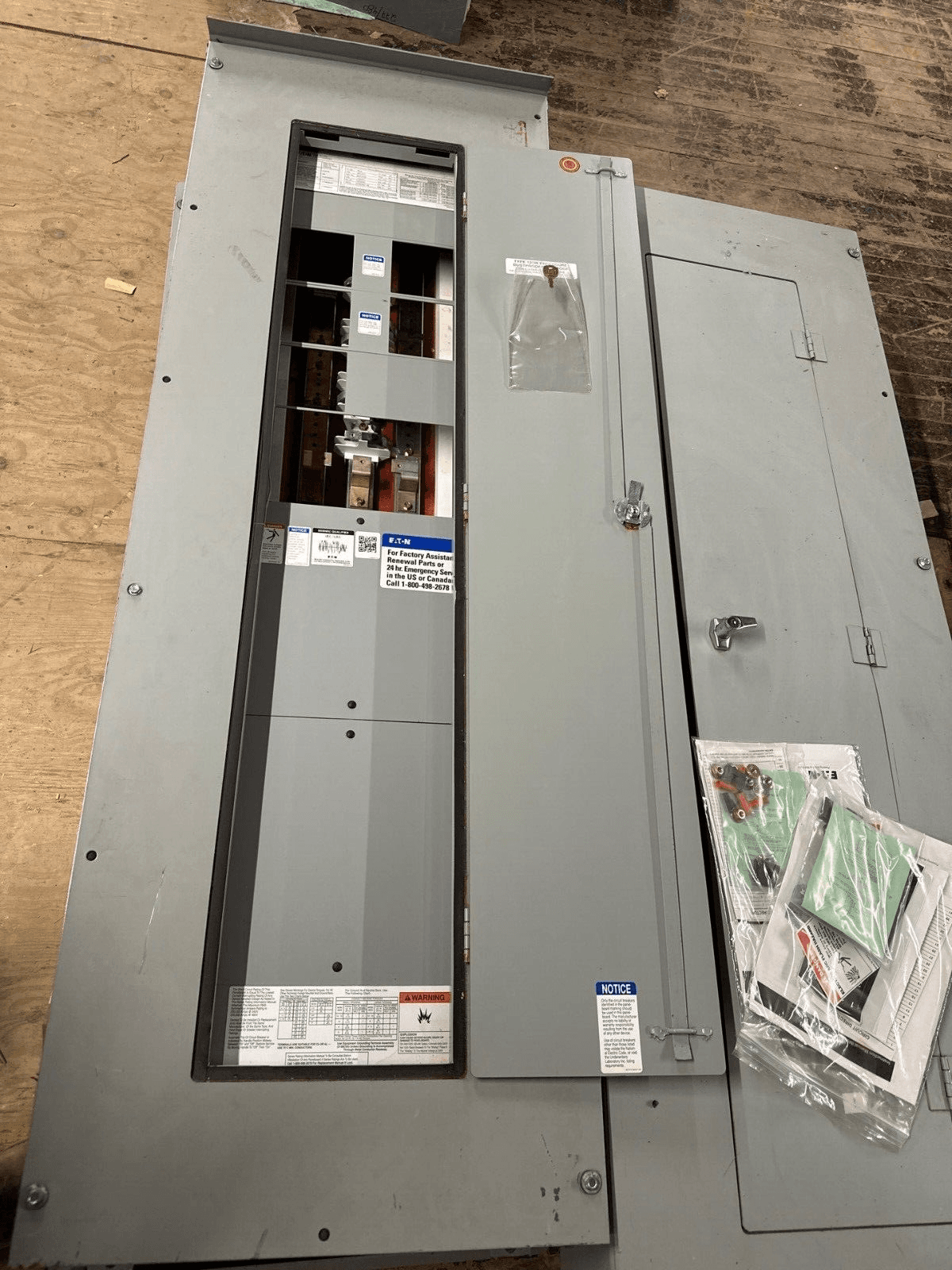 Eaton PRL3A Panelboard 400A 480Y/277V 3PH 4W Main Lug 3R Outdoor Encl P282 – image 1