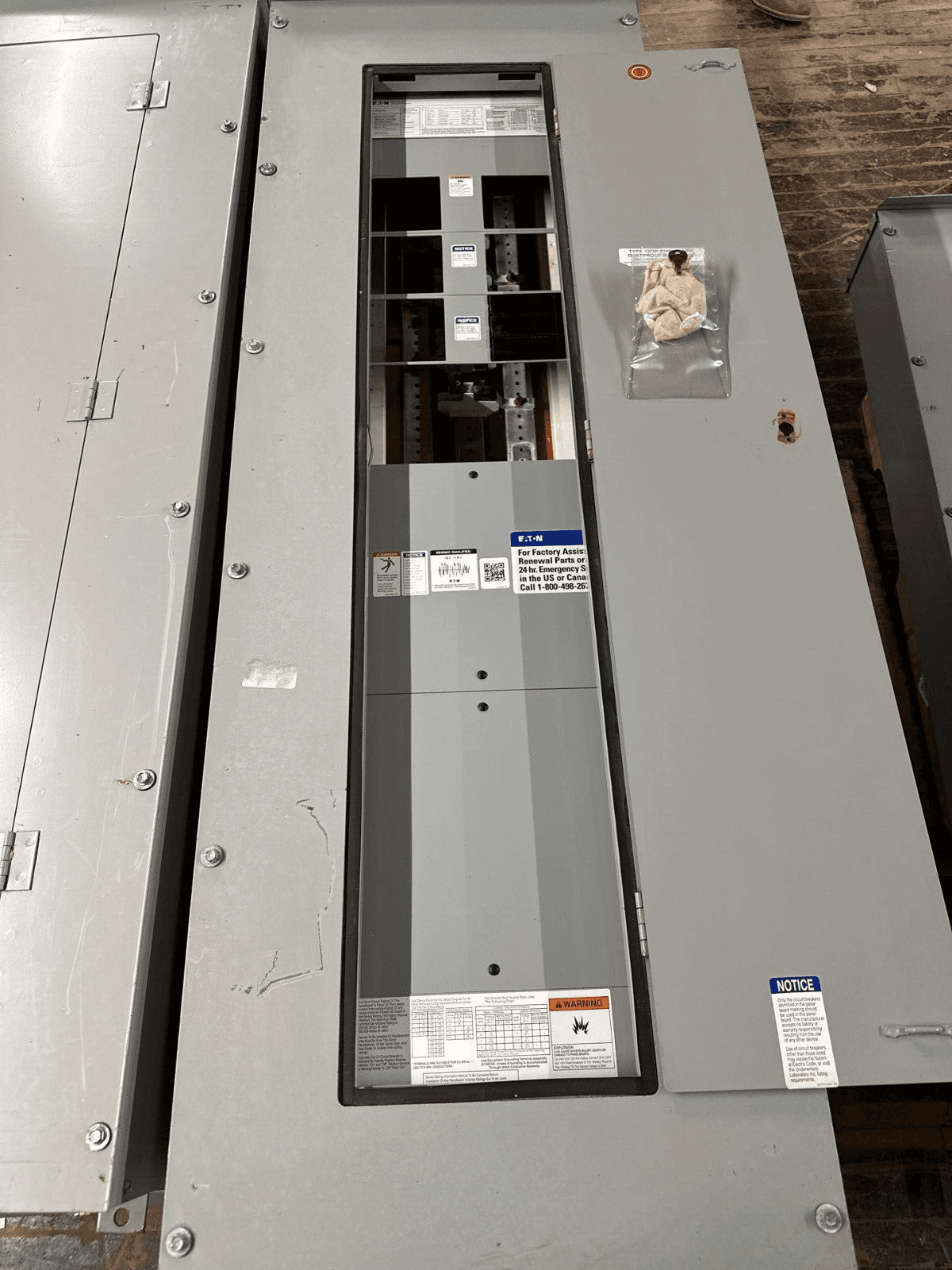 Eaton PRL3A Panelboard 400A 480Y/277V 3PH 4W Main Lug MLO 18 Cir P291 – image 1