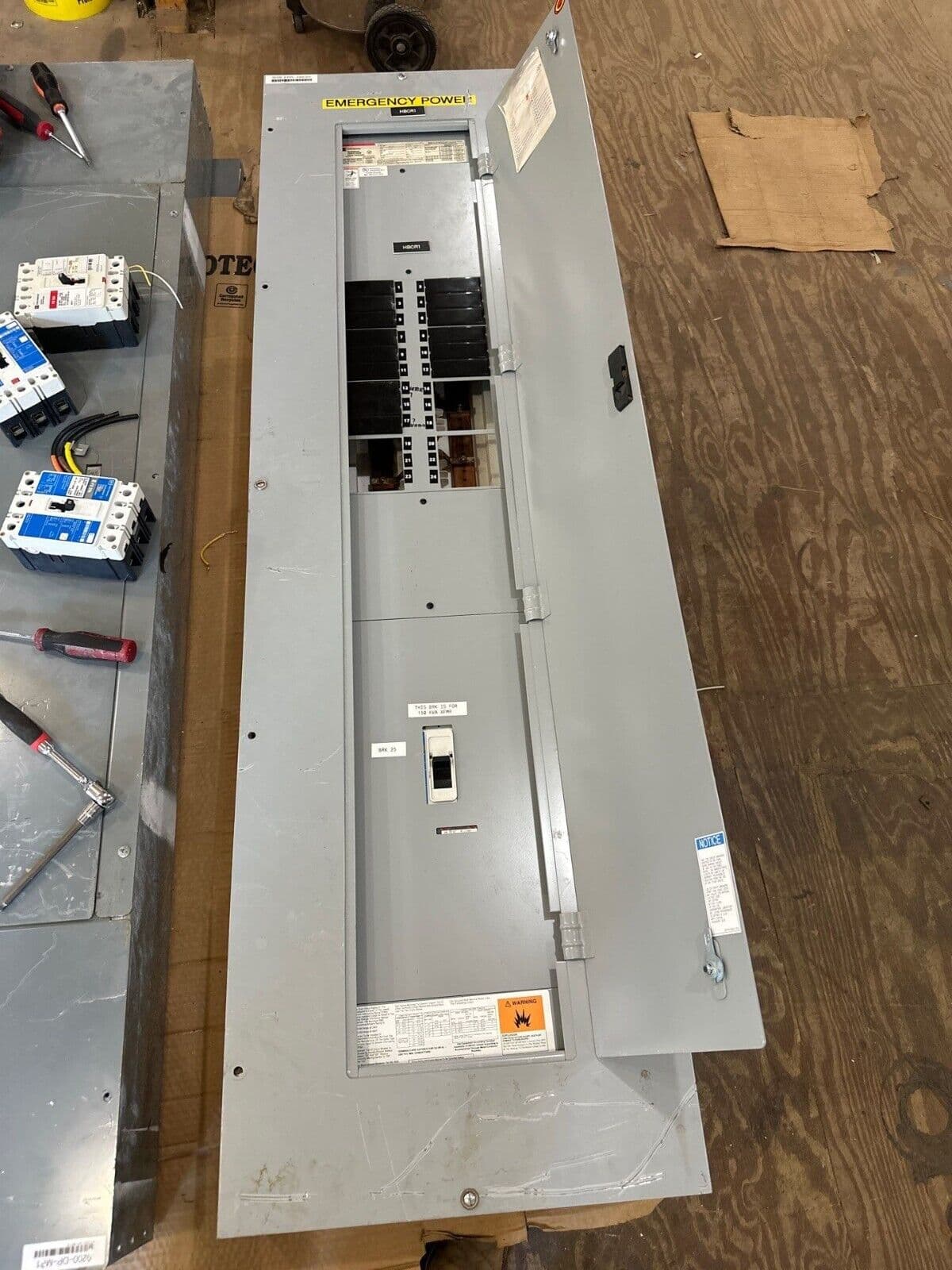 Westinghouse PRL3A Panelboard 400A 480V 3PH 3W Indoor Encl MCB P541 – image 1