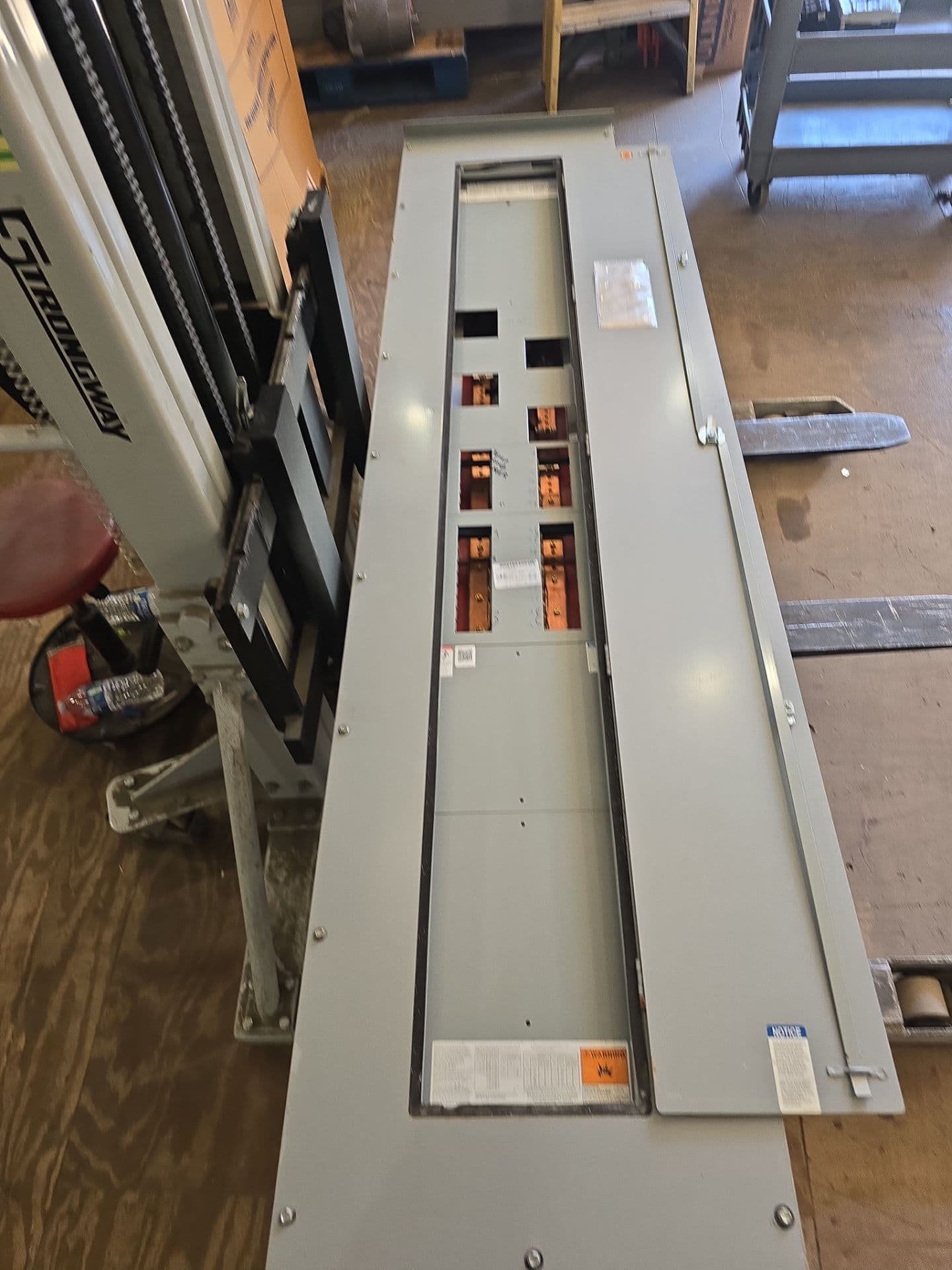 Eaton PRL3A Panelboard 600A 208Y/120V 3PH 4W MLO 3R Encl Outdoor – image 1