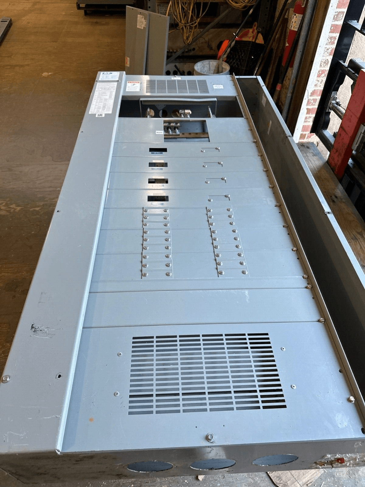 Eaton PRL4 Panelboard 800A 208Y/120V 3PH 4W 42 Circuit Indoor Encl P547 – image 1