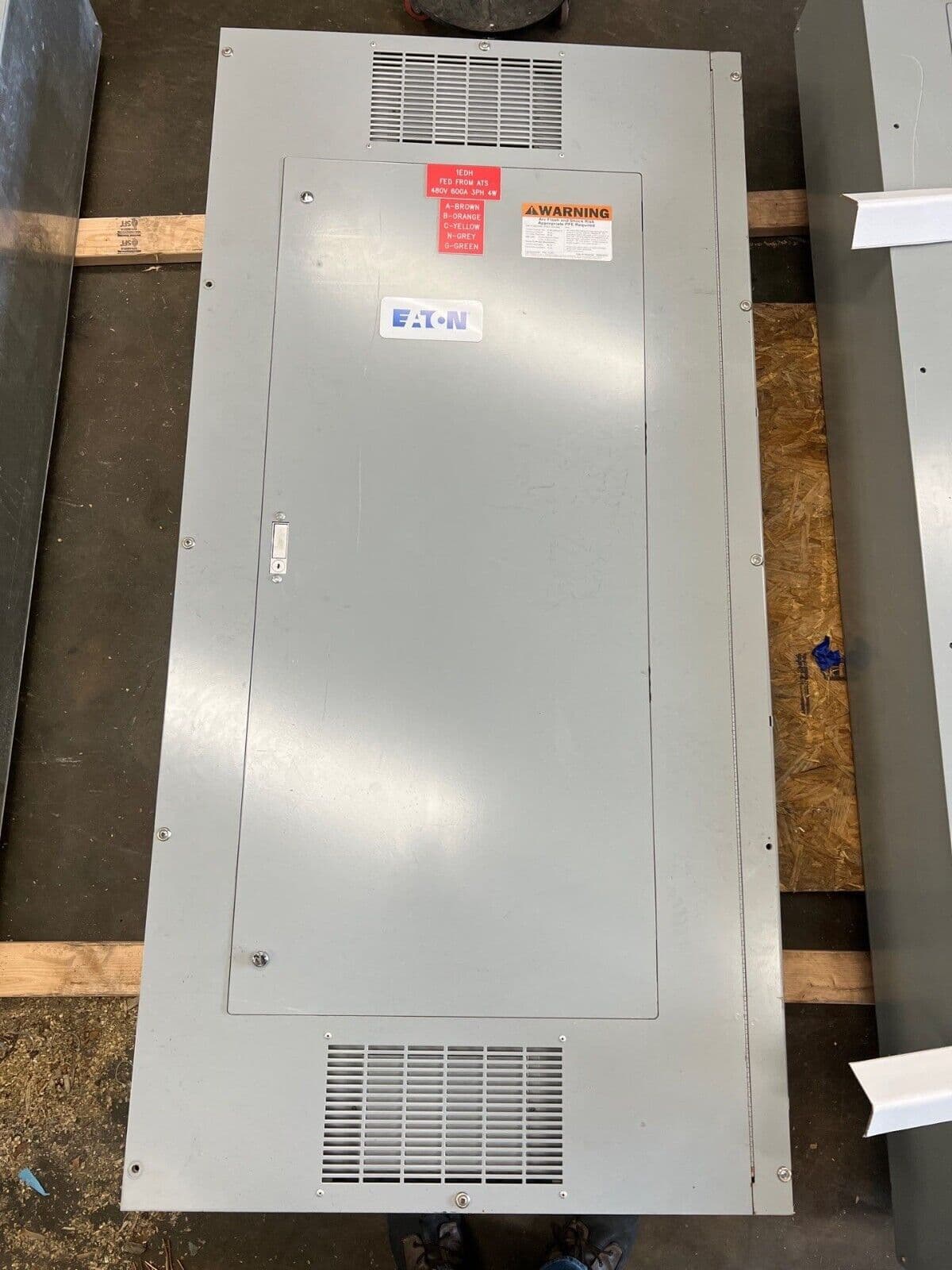 Eaton PRL4 Panelboard 600A 480/277V 3PH 4W 24 Cir Indoor Encl P649 – image 1