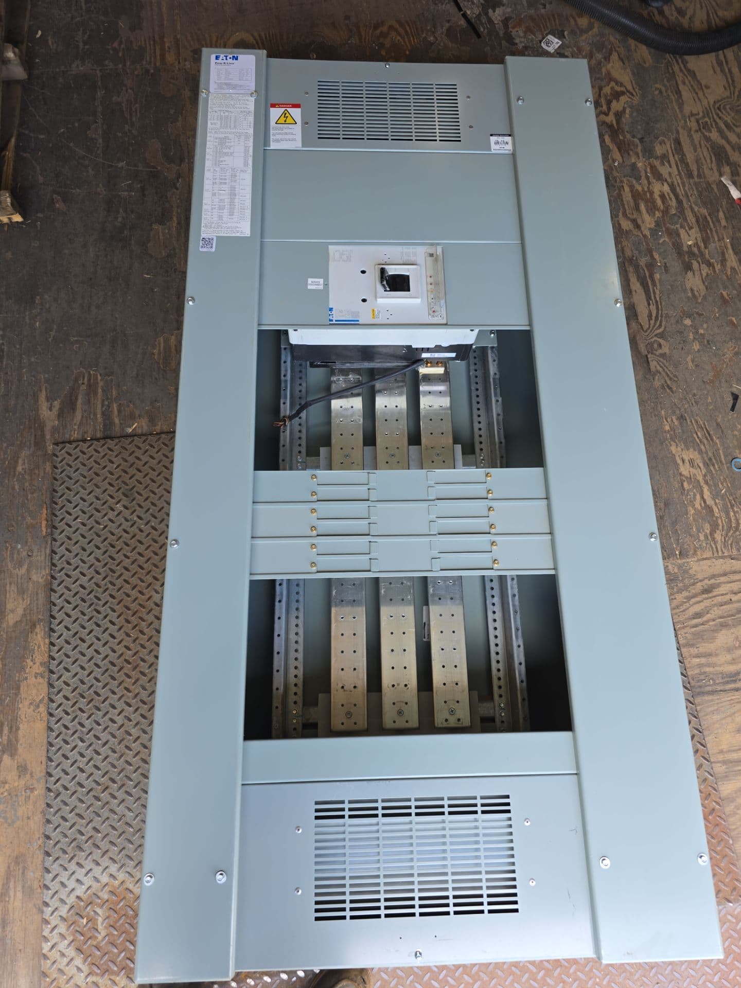 Eaton PRL4X Panelboard 1200A 208/120V 3PH 4W MCB Main PDG53M1200E4RN P703 – image 1