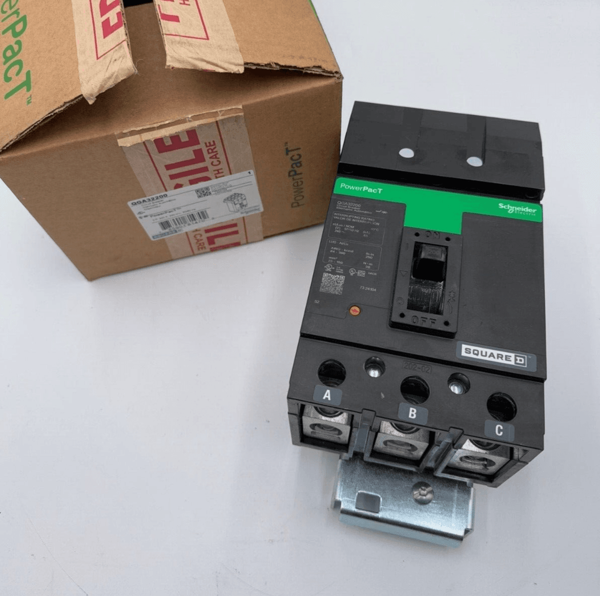 Square D QGA32200 – image 1