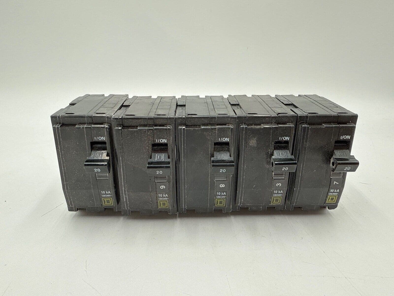 Square D QO220 – image 1