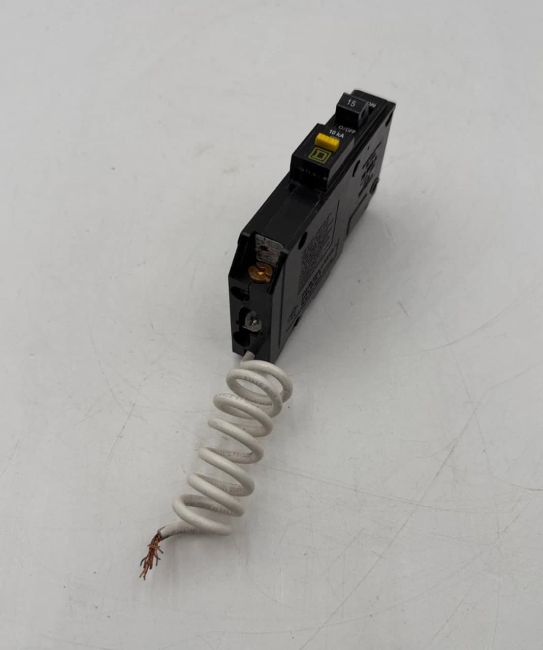 Square D QOB115GFI Circuit Breaker 15A 1P 120V QOB 15 Amp 10kA Ground Fault – image 1