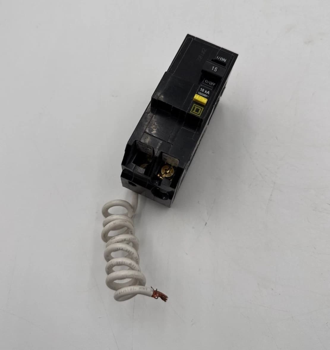 Square D QOB215GFI Circuit Breaker 15A 2P 120/240V 1PH 10kA QOB Bolt On 15 Amp – image 1