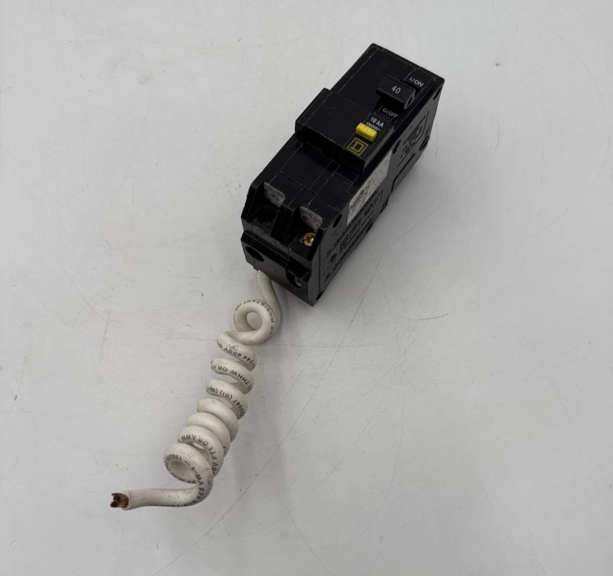 Square D QOB240GFI Circuit Breaker 40A 2P 120/240V 1PH 10kA QOB Bolt On 40 Amp – image 1