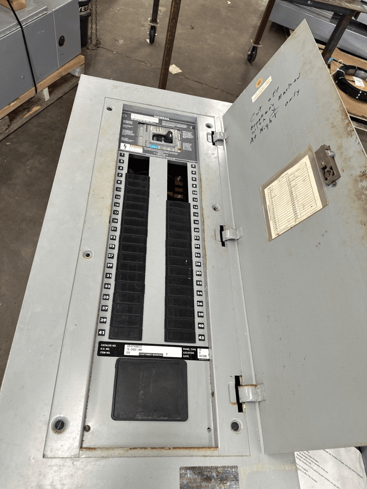 Siemens S2E42FX200CTS S2 Panelboard 250A 480/277V 3PH 4W Indoor Encl P389 – image 1
