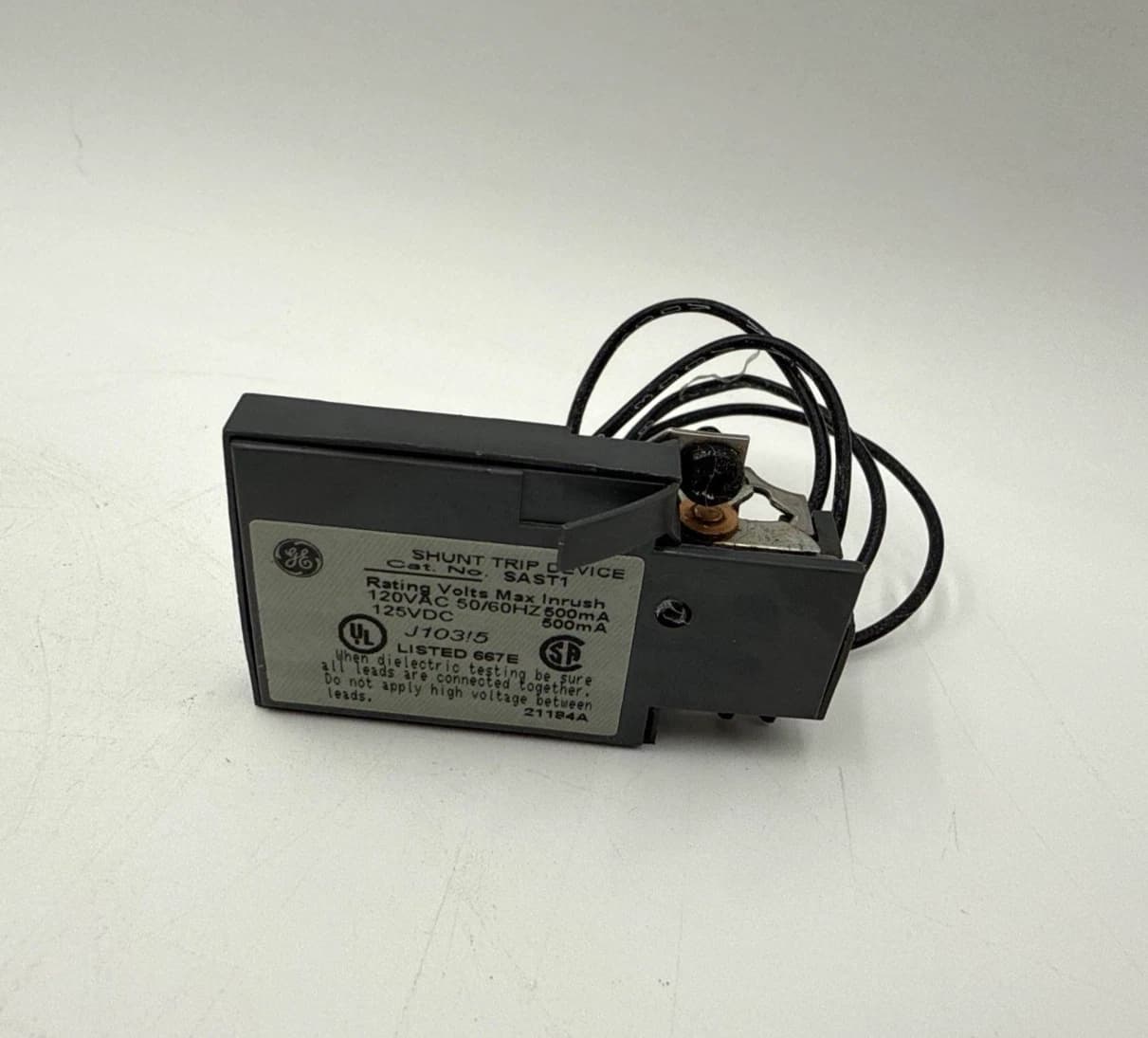 GE SAST1 Shunt Trip Device 120VAC 50/60Hz 500mA for Spectra Breaker