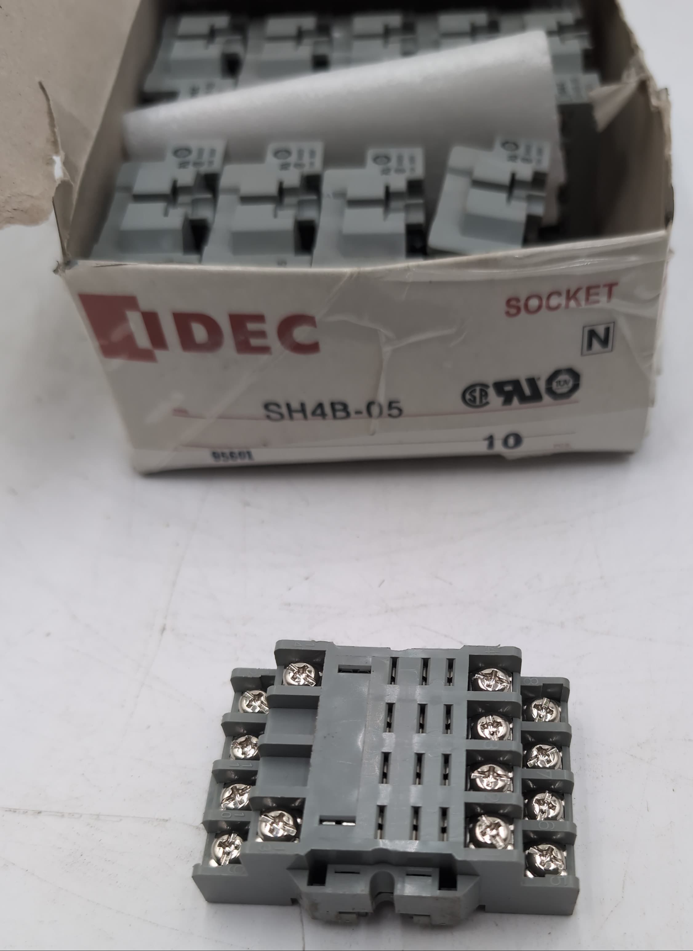 LOT of 10 NEW IDEC SH4B-05 Relay Socket Base 4-Pole 14-Pin 10A DIN Mount