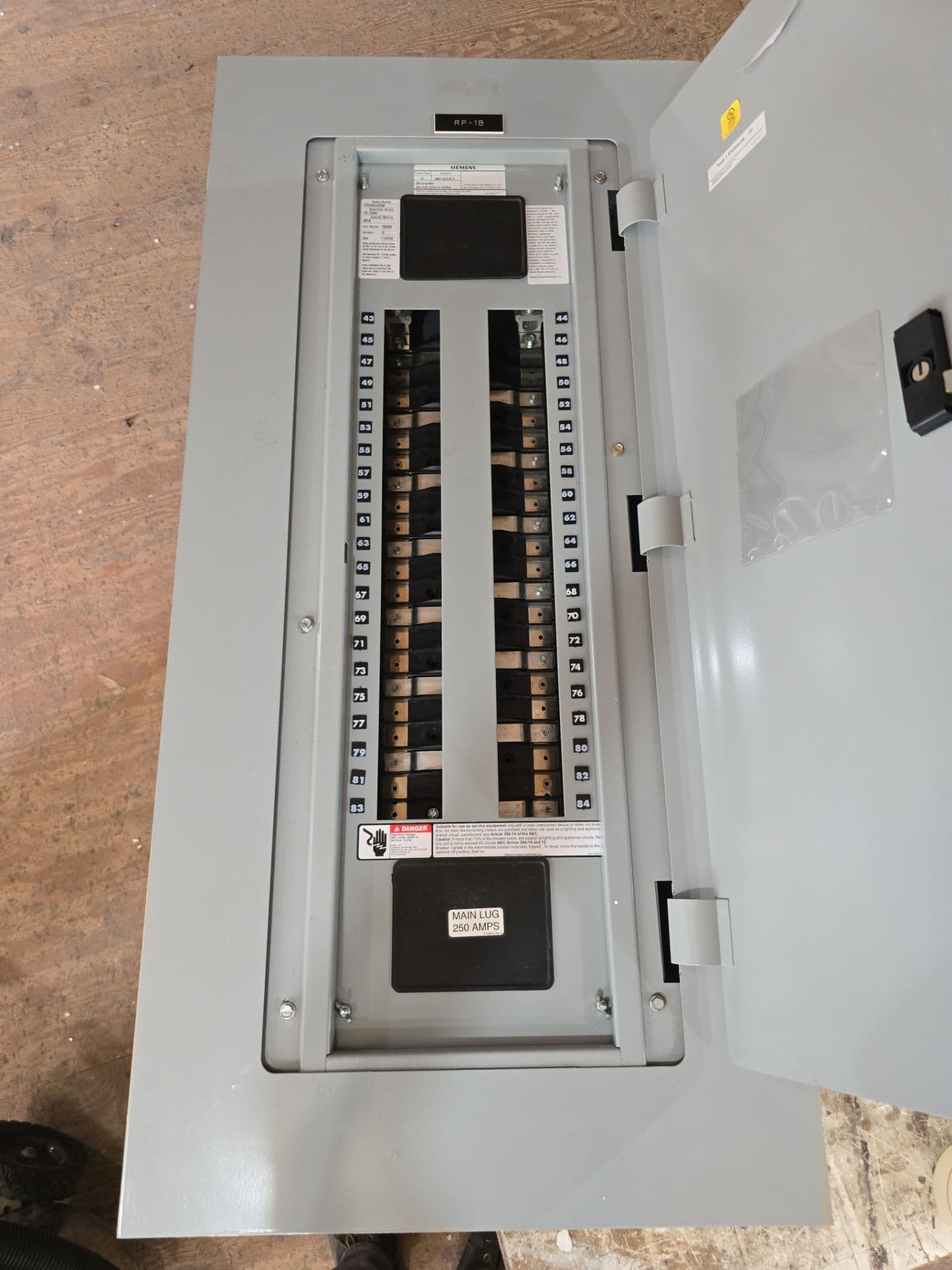 Siemens P1 P1C42ML250ABF Panelboard 250A 208/120V 3PH 4W MLO 42Cir 250 Amp Panel – image 1