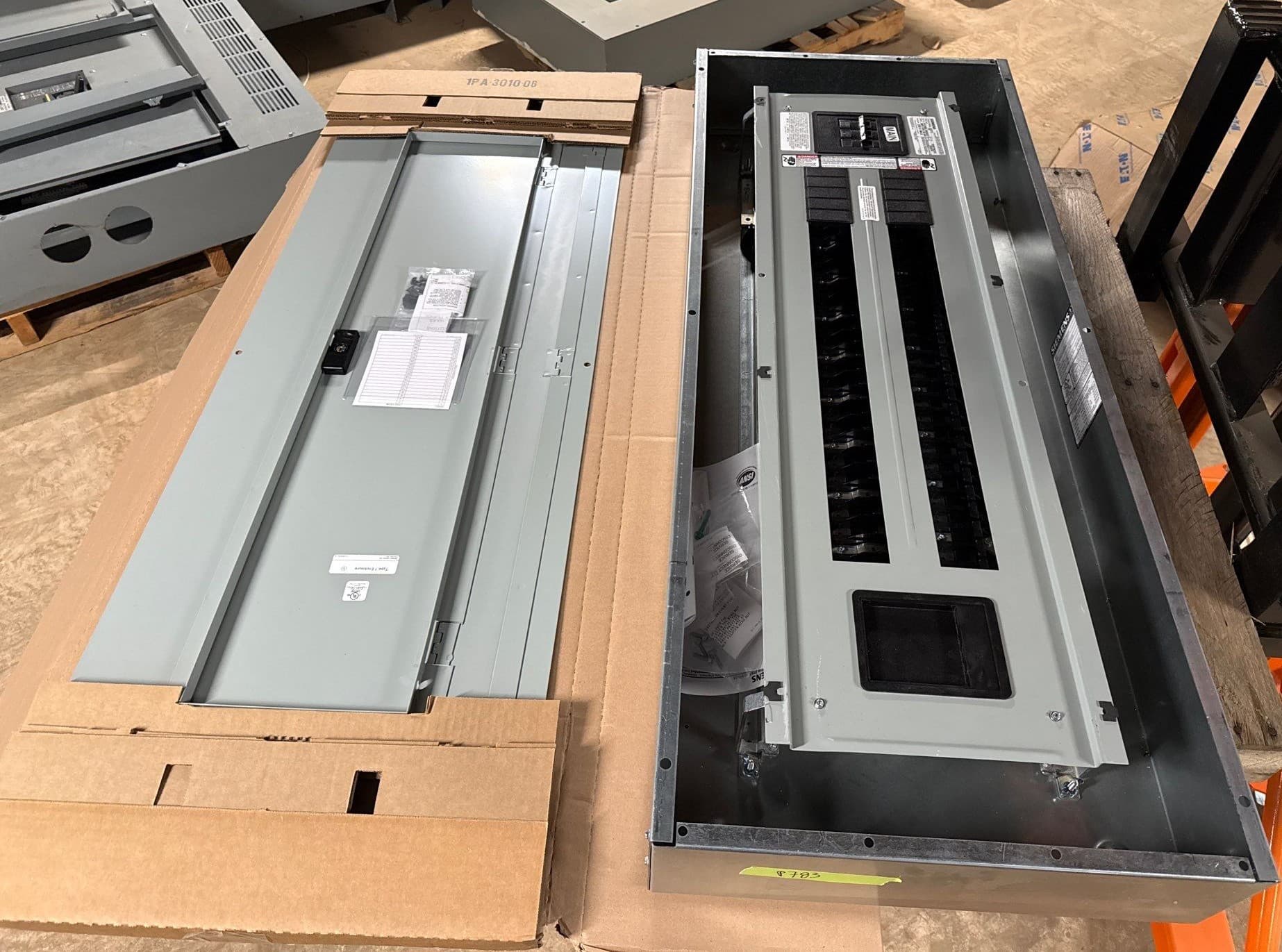 Siemens P1 Panelboard P1C54BL100ABST 100A 208/120V 3PH 4W 54 Cir 100 Amp Indoor