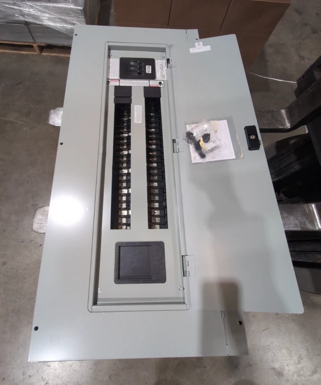 Siemens P1C42BL100ABST P1 Panelboard 100A 208/120V 3PH MCB Panel 100 Amp 42 Cir – image 1