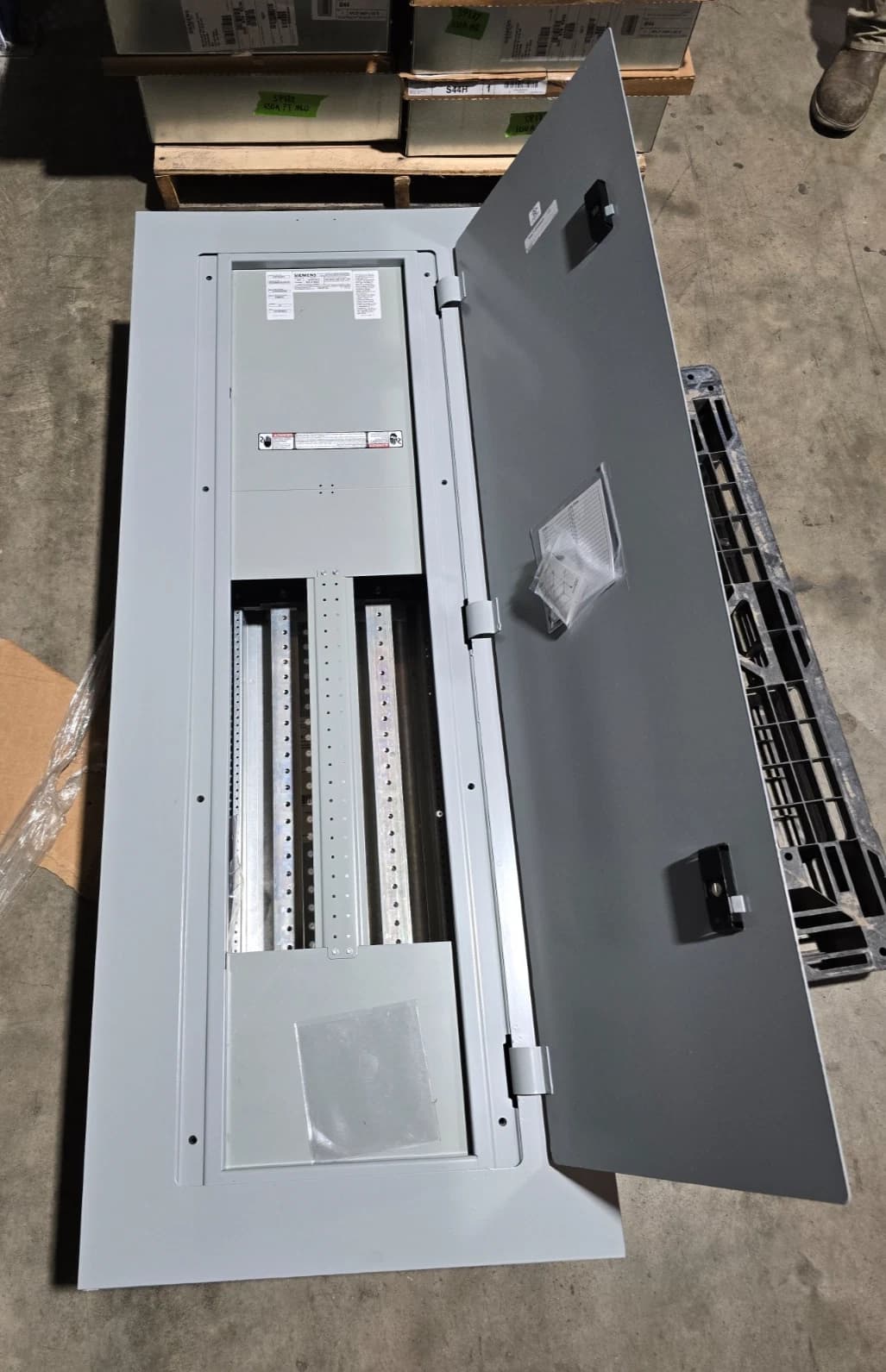 Siemens P3 Panelboard 800A 480V 3P 3W P3X56ML800ATS MLO Panel 800 Amp