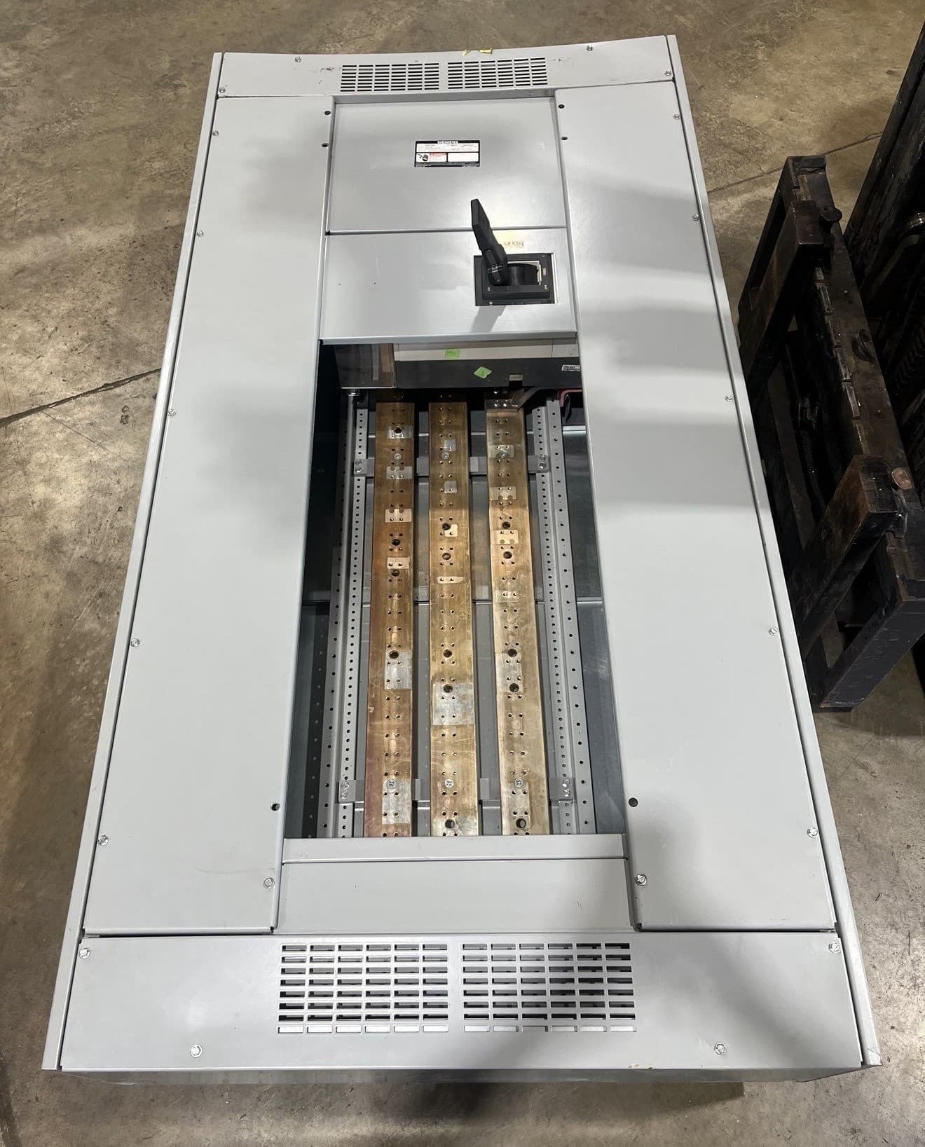 Siemens P5 Panelboard 1200A 208/120V 3PH 4W NNX3B100 1000 Amp MCB Panel – image 1