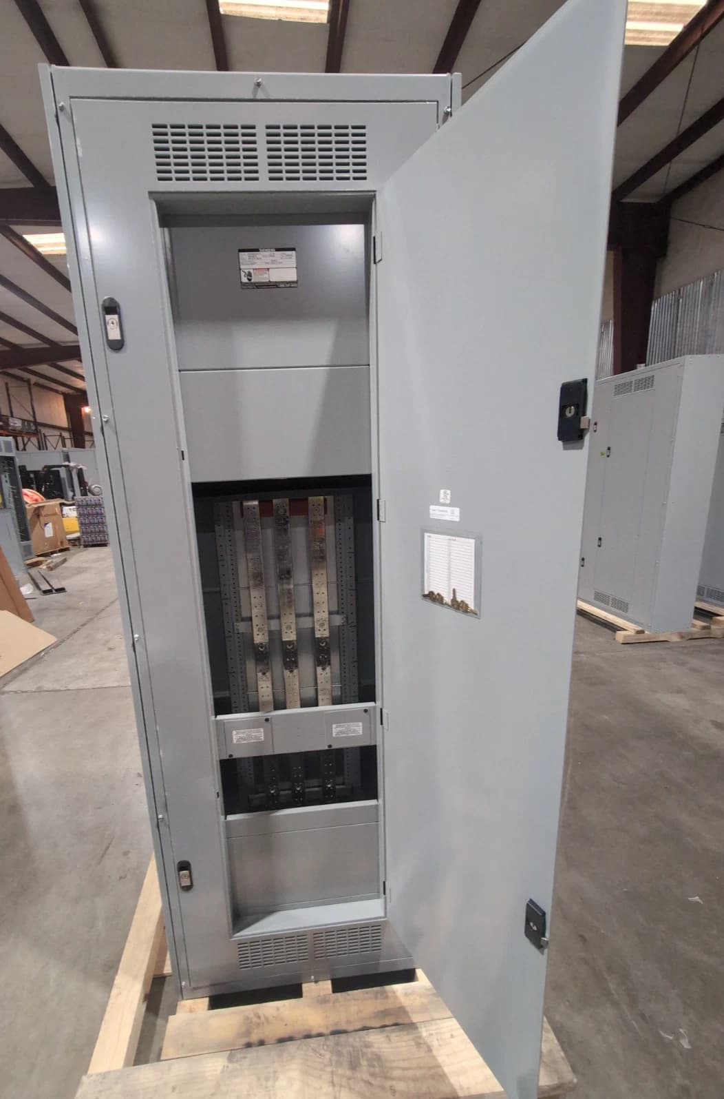 Siemens P5 Panelboard P5E90ML800ATS 800A 480/277V 3PH 4W MLO Panel 800 Amp – image 1