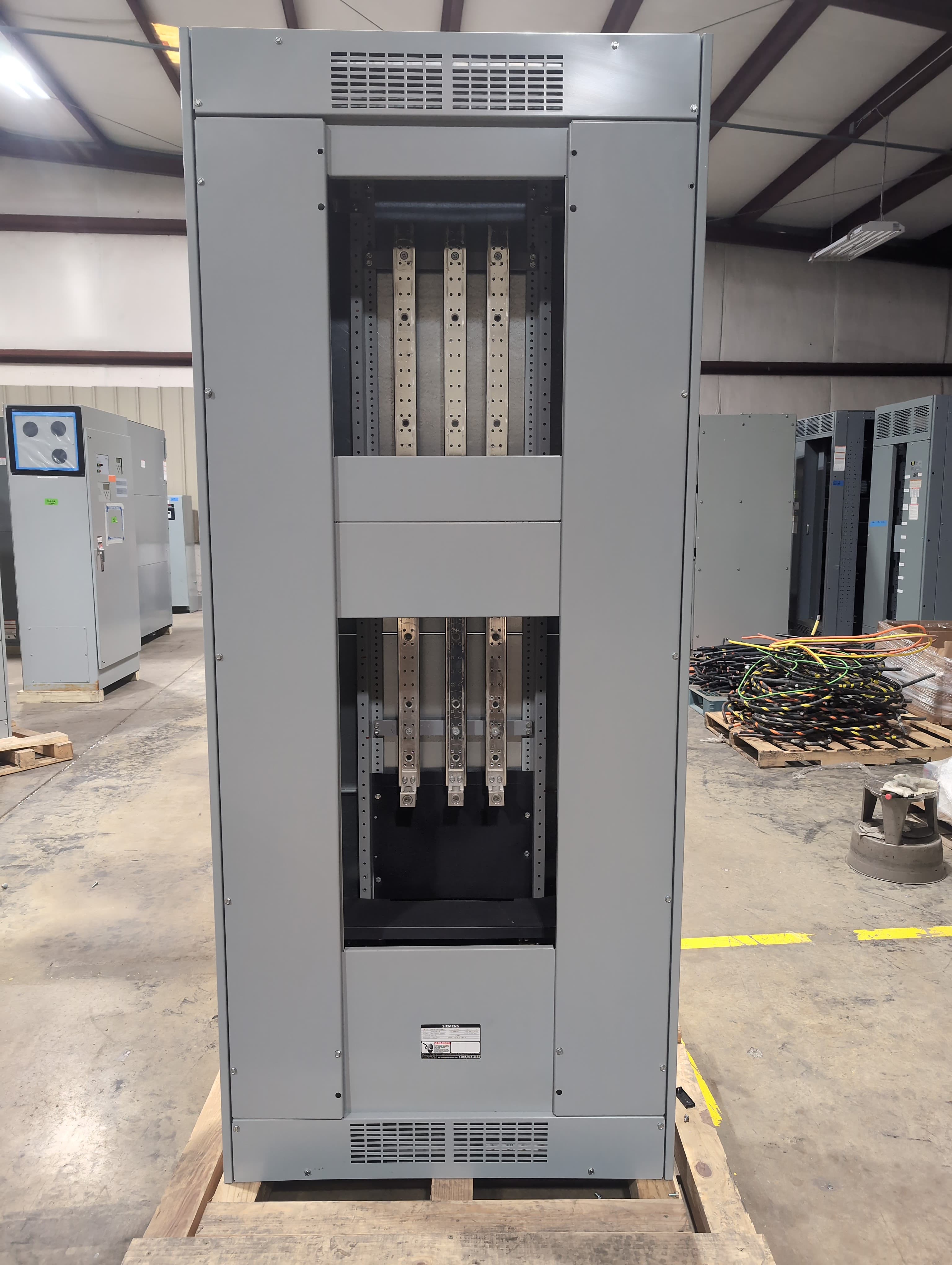 Siemens P5E90MS200ABS P5 Panelboard 400A 480/277V 3PH 4W MLO Panel 400 Amp – image 1