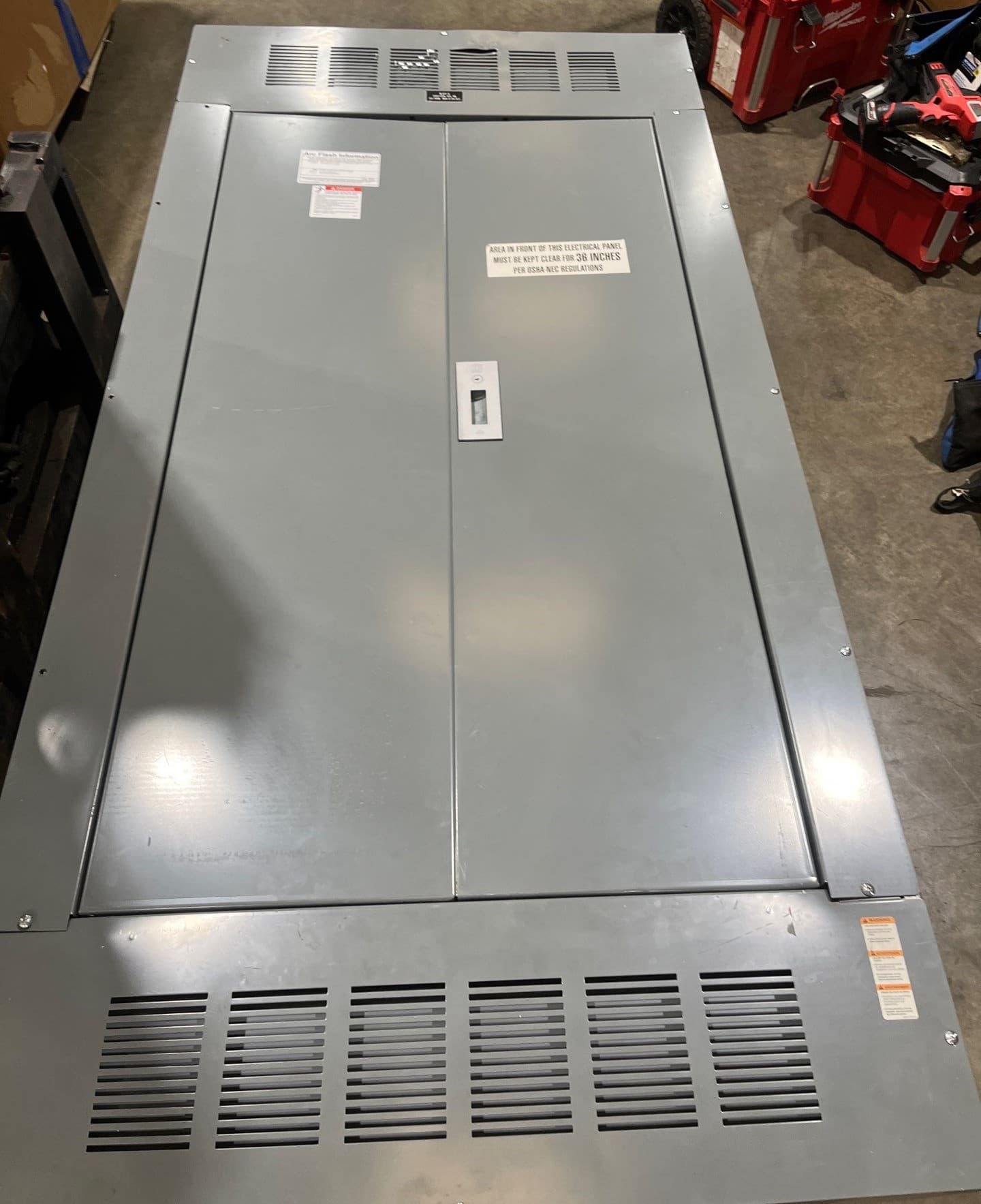 Square D I-Line Panelboard 1000A 208/120V 3PH 4W MCB 1000 Amp Panel 66 Cir – image 1