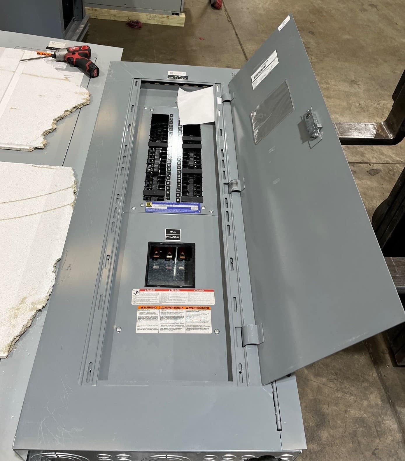 Square D NQ Panelboard 250A 208/120V 3PH 4W MCB 42 Circuit Indoor Encl SP100 – image 1