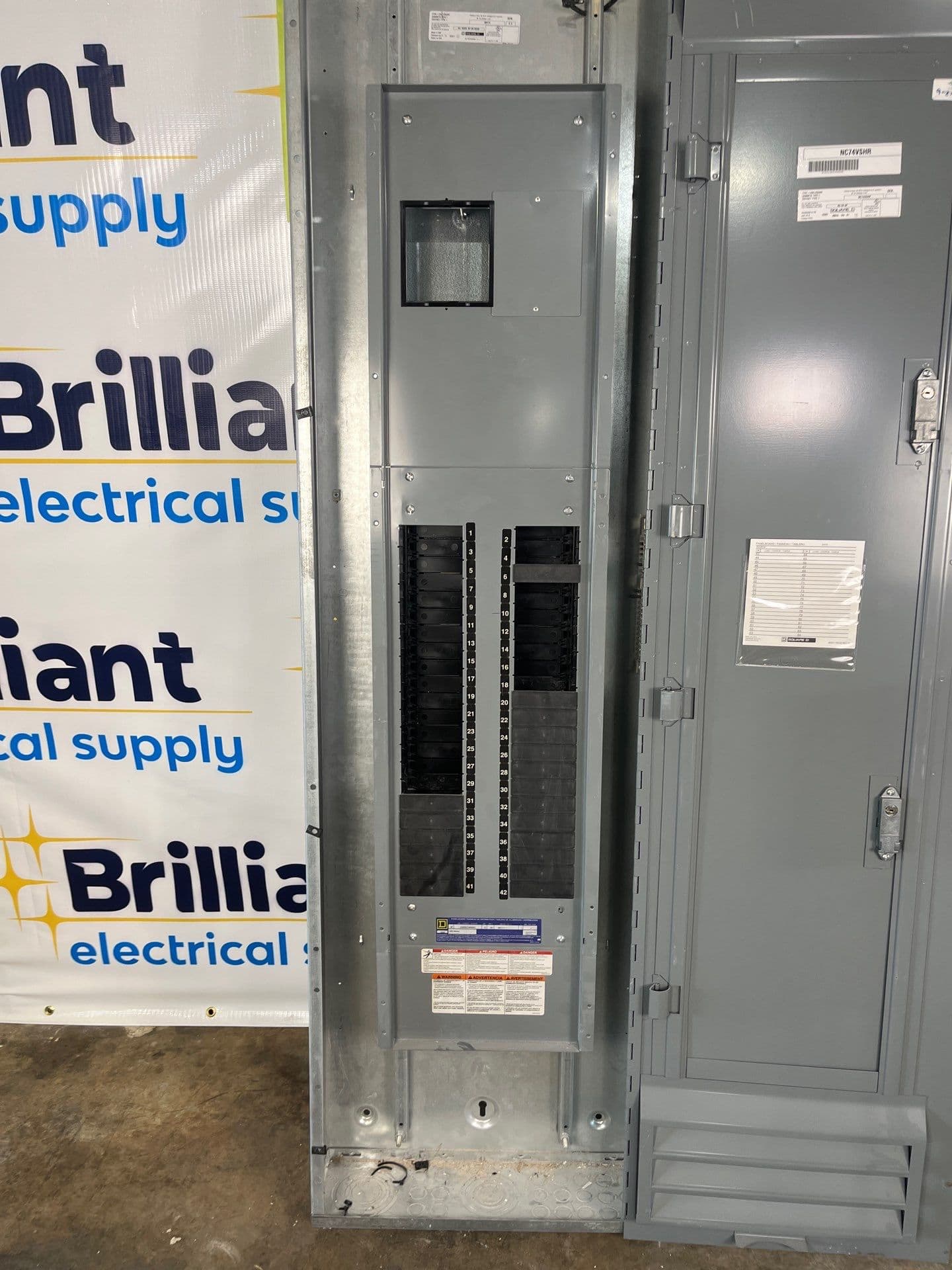 Square D NF Panelboard 400A 480/277V 3PH 4W 42Cir MLO Indoor Encl MH74 – image 1