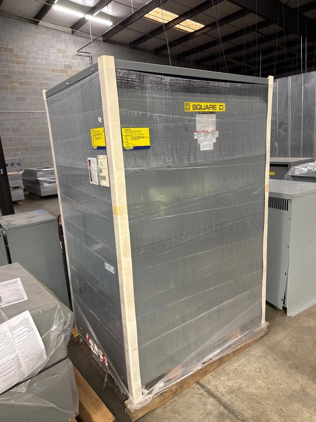 500KVA Square D EE500T76H Transformer Pri 480V Sec 480/277V 3PH Indoor Encl – image 1