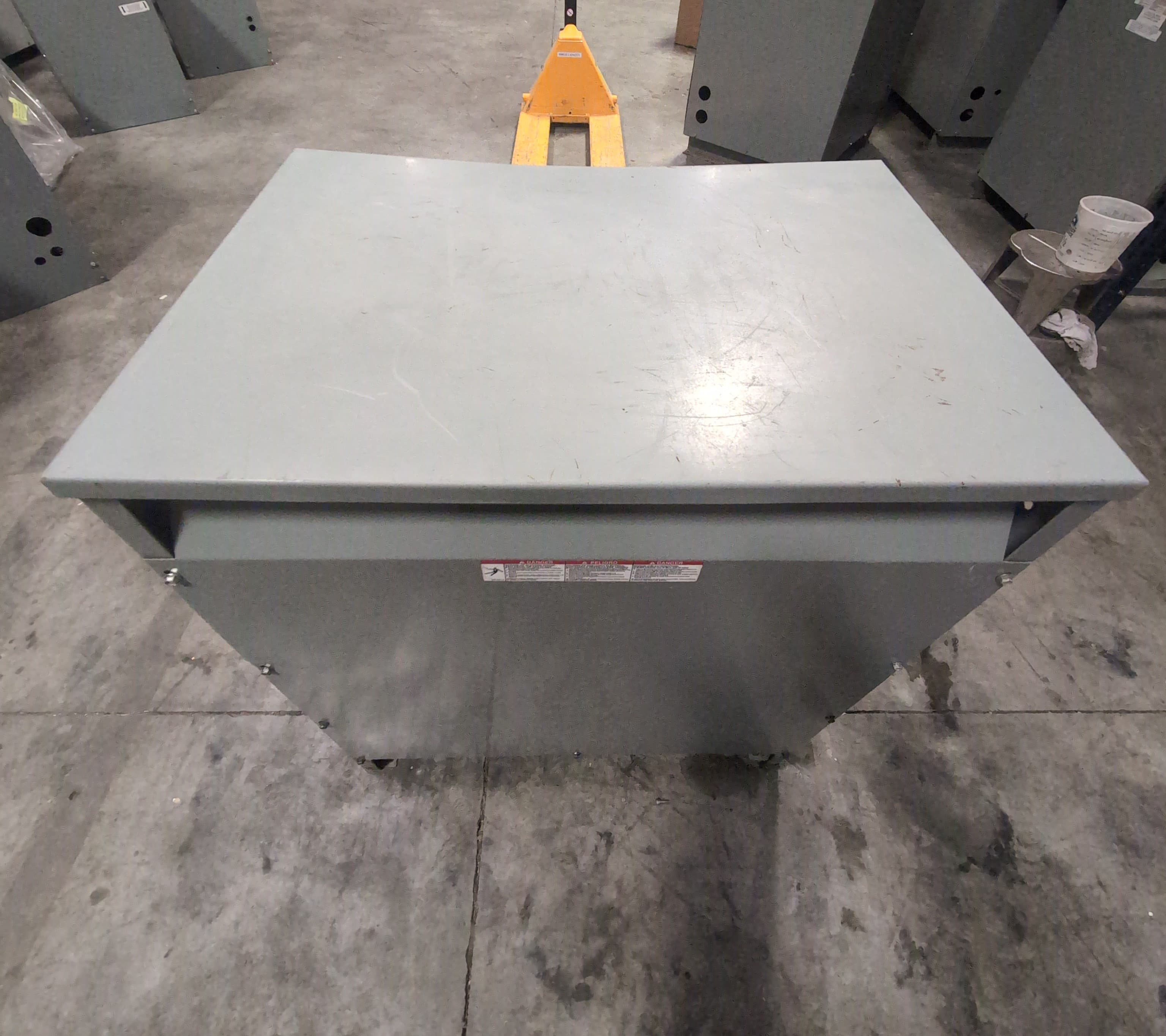 75KVA Square D EE75T3H Transformer Pri 480V Sec 208Y/120V 60Hz Indoor Encl 3PH – image 1