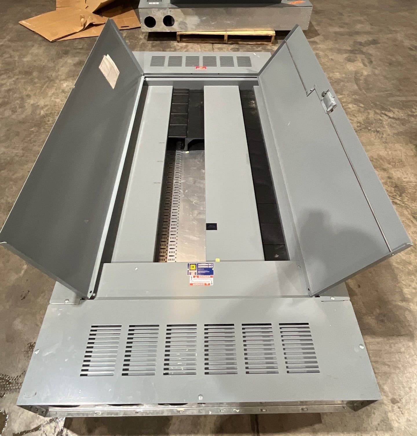 Square D I-Line Panelboard 1000A 208/120V 3PH 4W MCB Panel 1000 Amp 72 Space – image 1