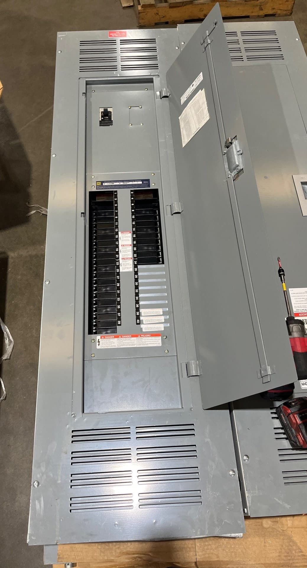 Square D NF Panelboard 400A 600/347V 3PH 42 Cir MLO Panel 400 Amp Subfeed – image 1