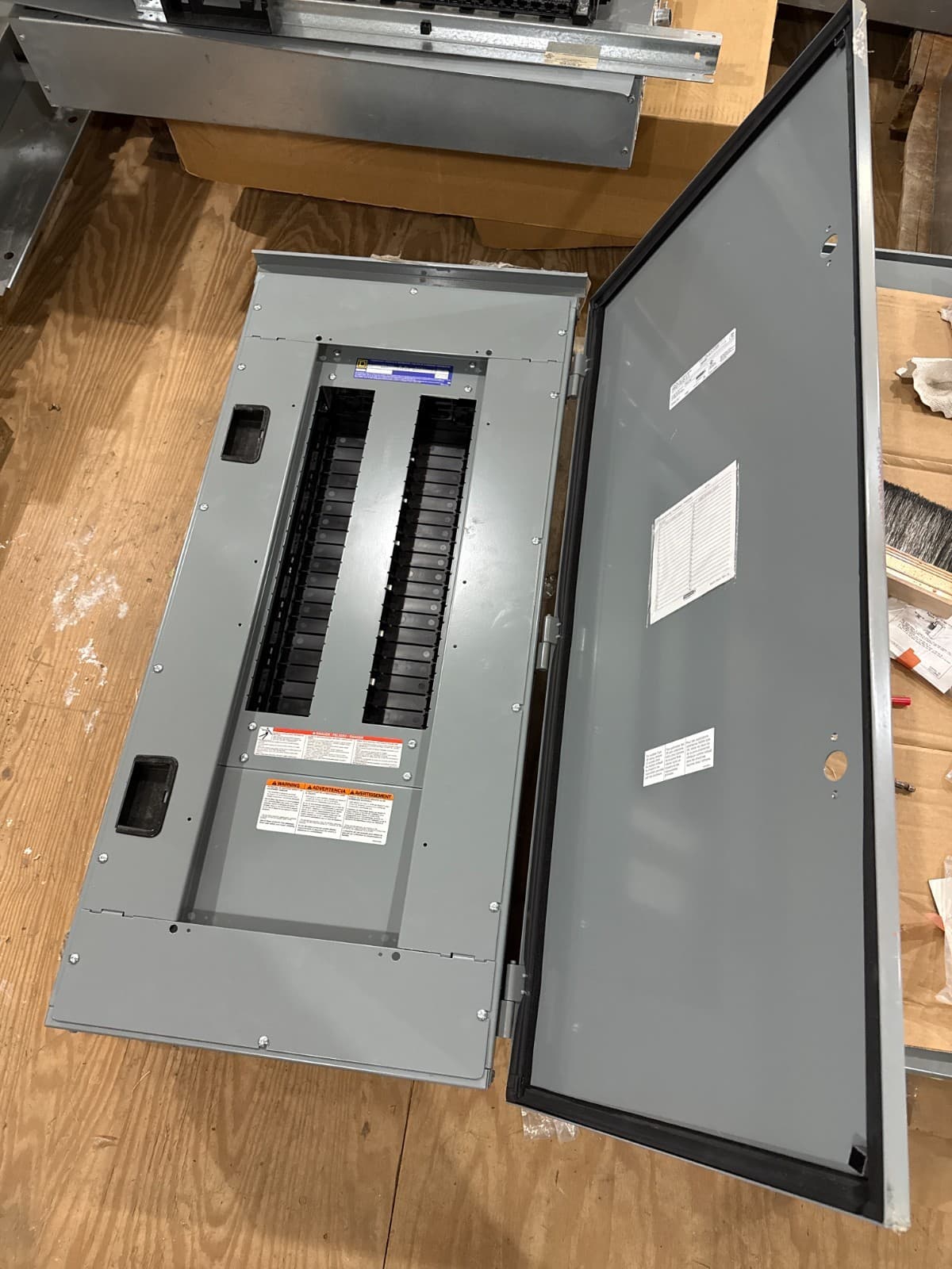 Square NF442L2C Panelboard 250A 600/347V 3PH 4W MLO Panel 250 Amp 42 Cir 3R Encl – image 1