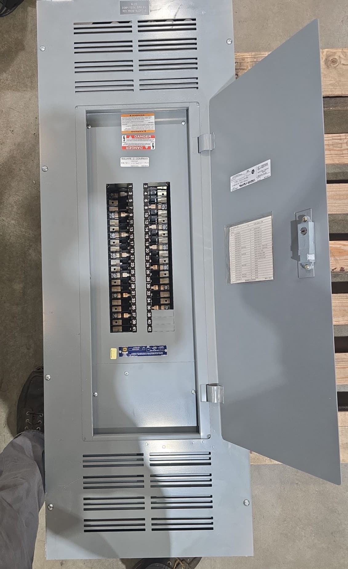 Square D NQOD442L400 Panelboard 400A 208Y/120V 3PH 4W MLO 42CIR 400 Amp Panel – image 1