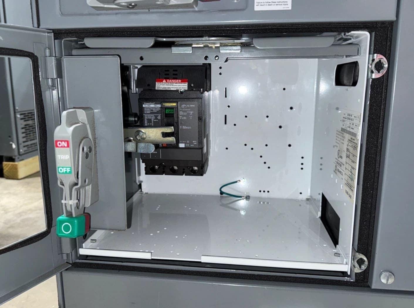 12" Square D Model 6 15A Feeder MCC Bucket HJL36015 Breaker 15 Amp HJL