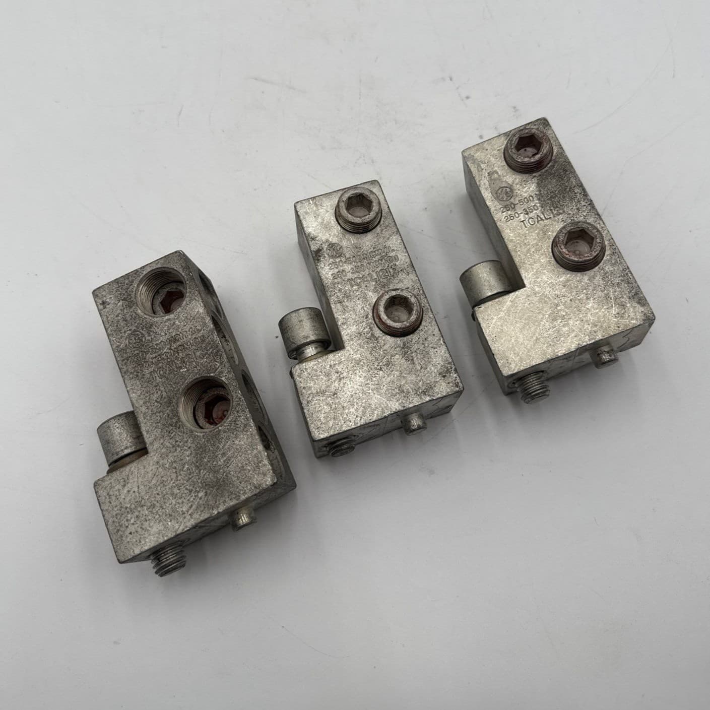 GE TCAL121 CIRCUIT BREAKER LUG 250-350KCMIL/COP 500KCMIL/ALU 4PORT 3PC