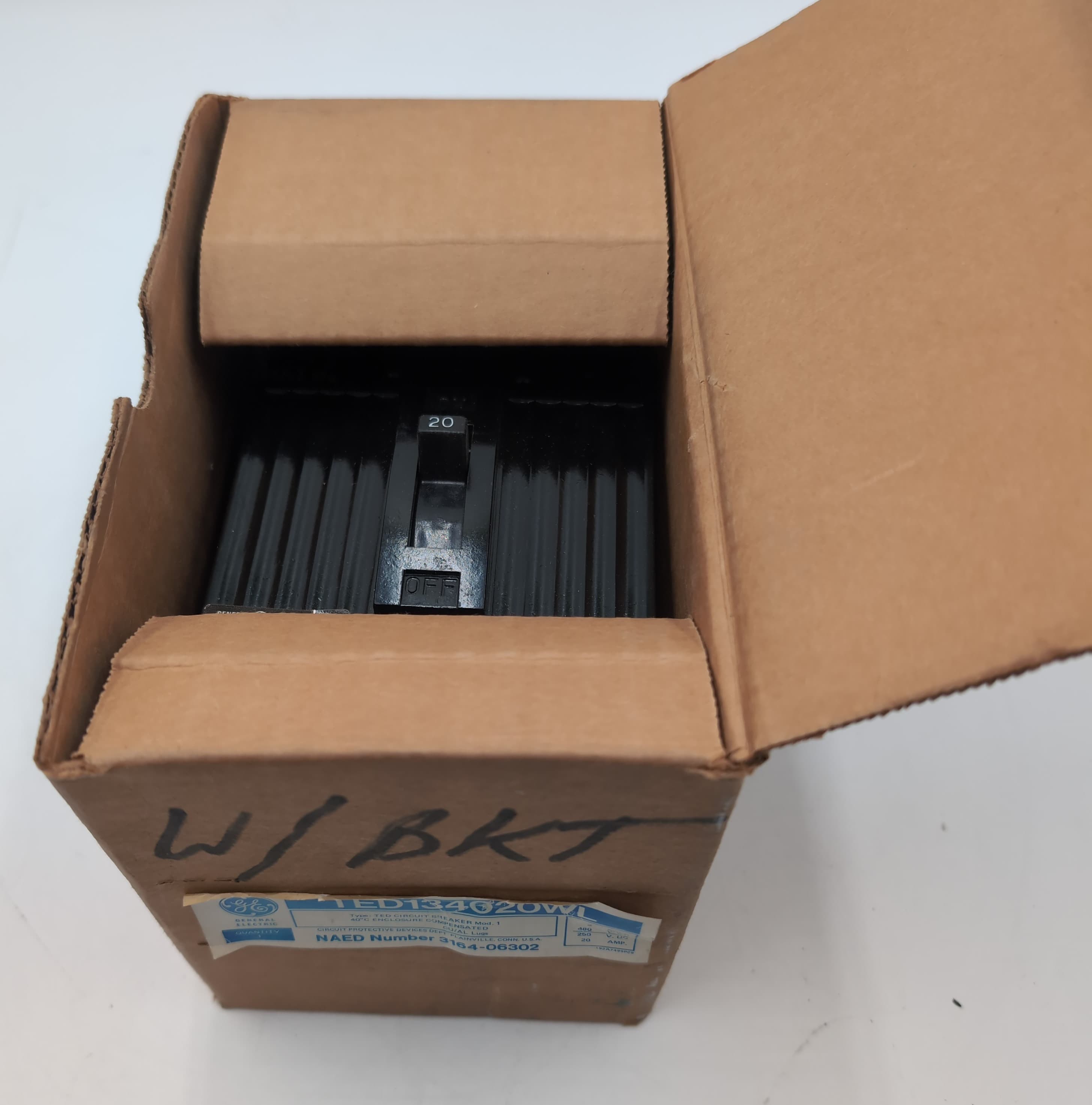 GE TED134020WL Circuit Breaker 3-Pole 20 Amp 480V E150 Line With Lugs NEW – image 1