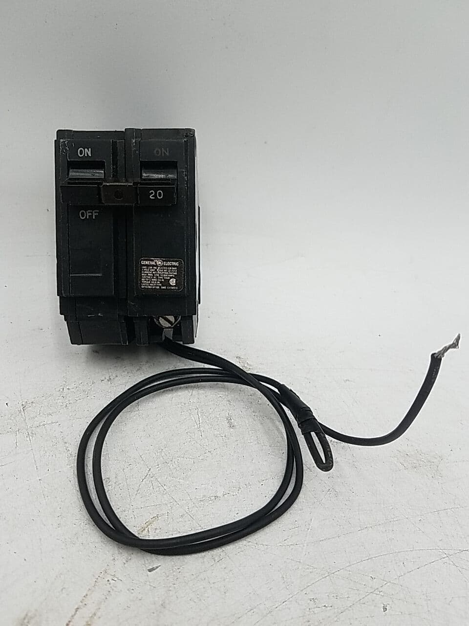 GE THQB1020ST1 – image 1