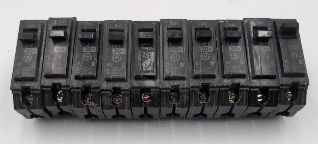10PC Lot GE THQB1120 Bolt On Circuit Breaker 20A 1P 120/240V THQB 20 Amp 1 Pole – image 1