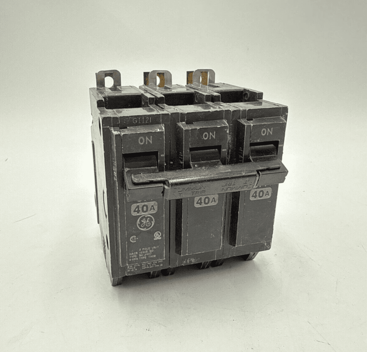 GE THQB32040 – image 1